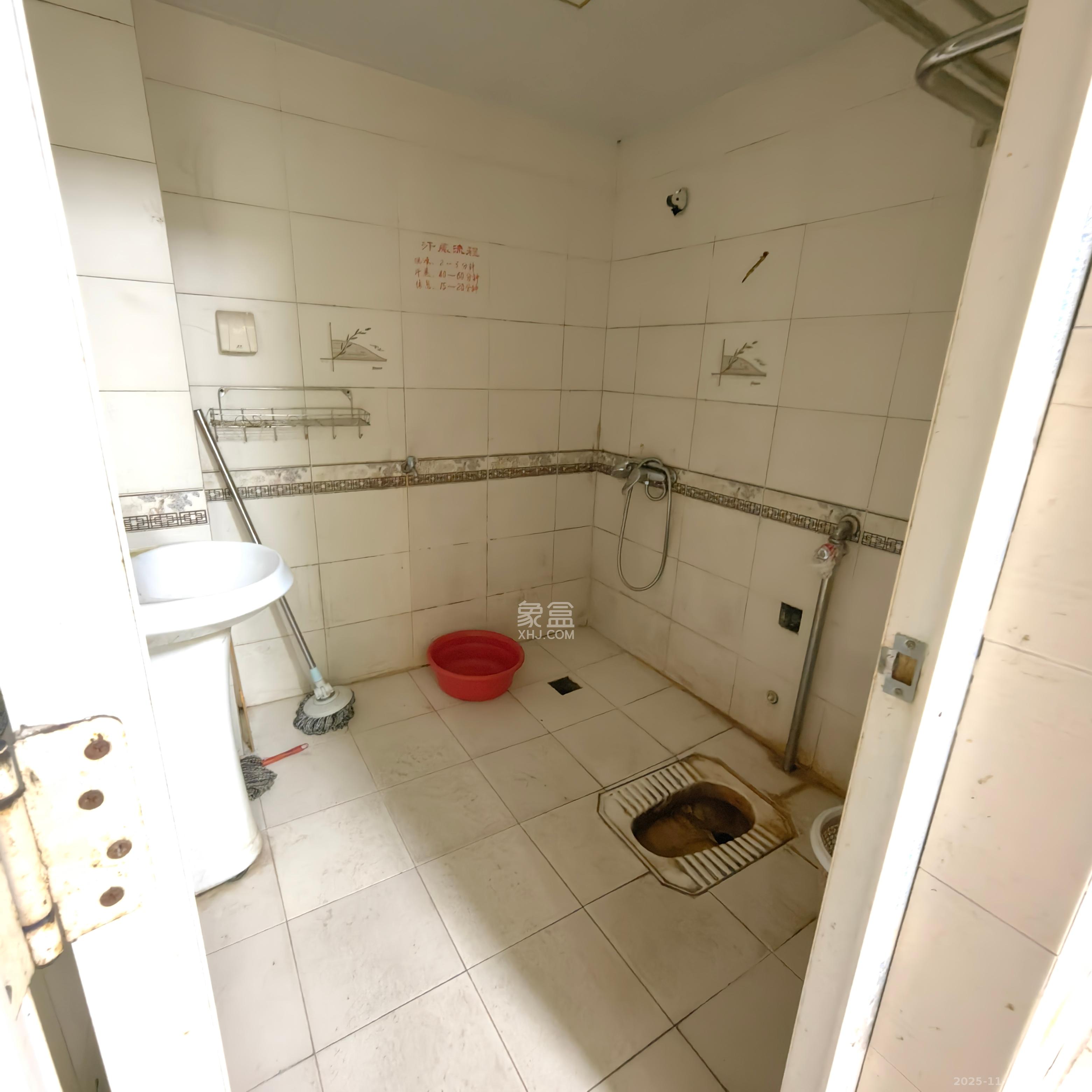 中南汽车世界  2室2厅1卫    1000.0元/月室内图