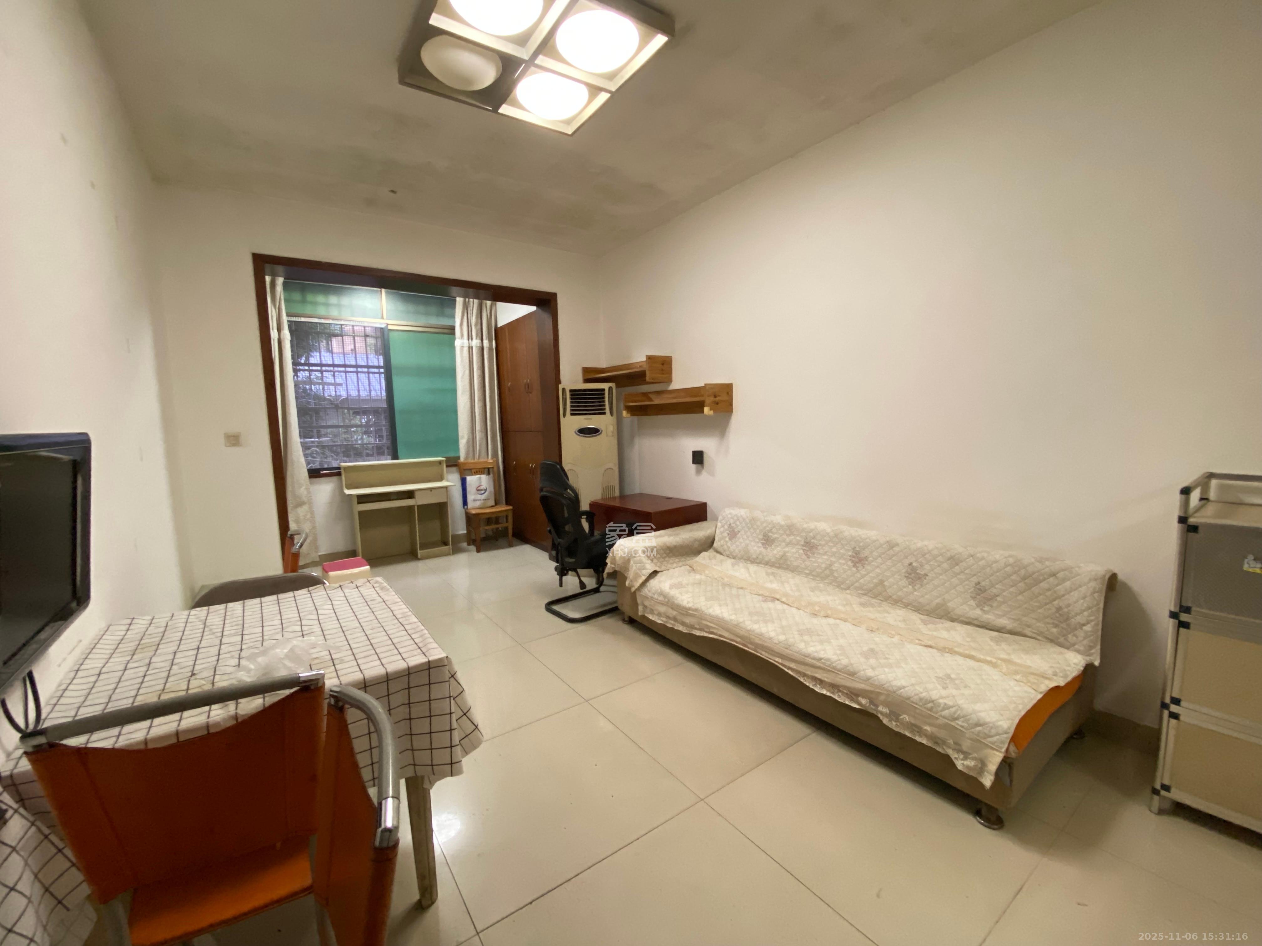 仰天湖1、2村 3室1厅1卫 1800.0元/月 仰天湖1、2村 3室1厅1卫 1800.0元/月室内图