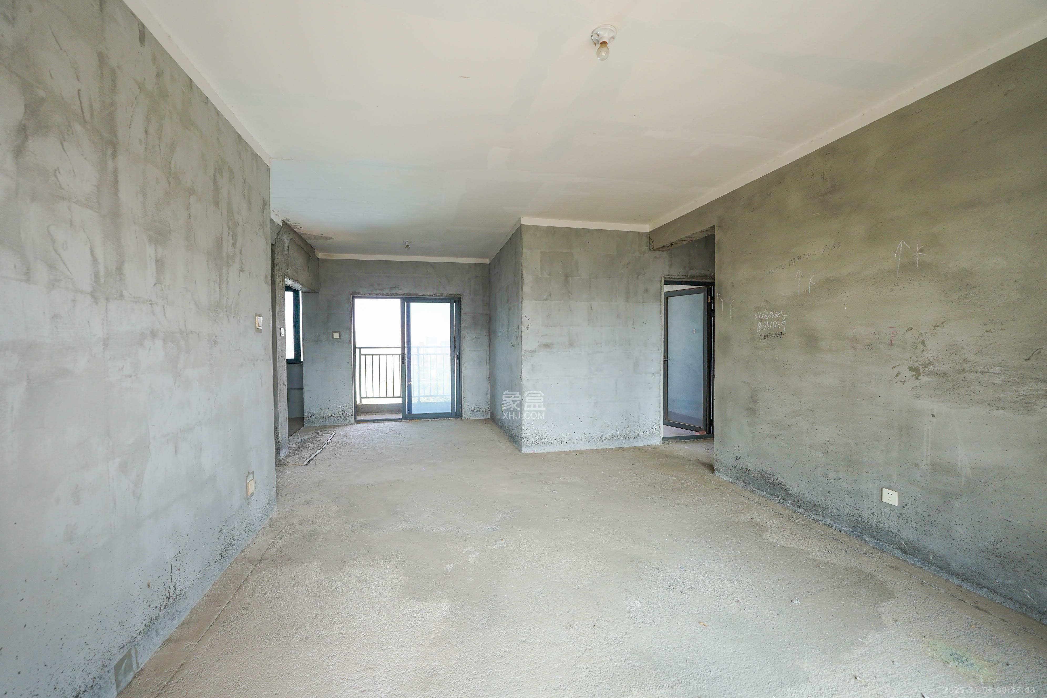 卢浮原著 4室2厅2卫 100.0万 卢浮原著 4室2厅2卫 100.0万客厅