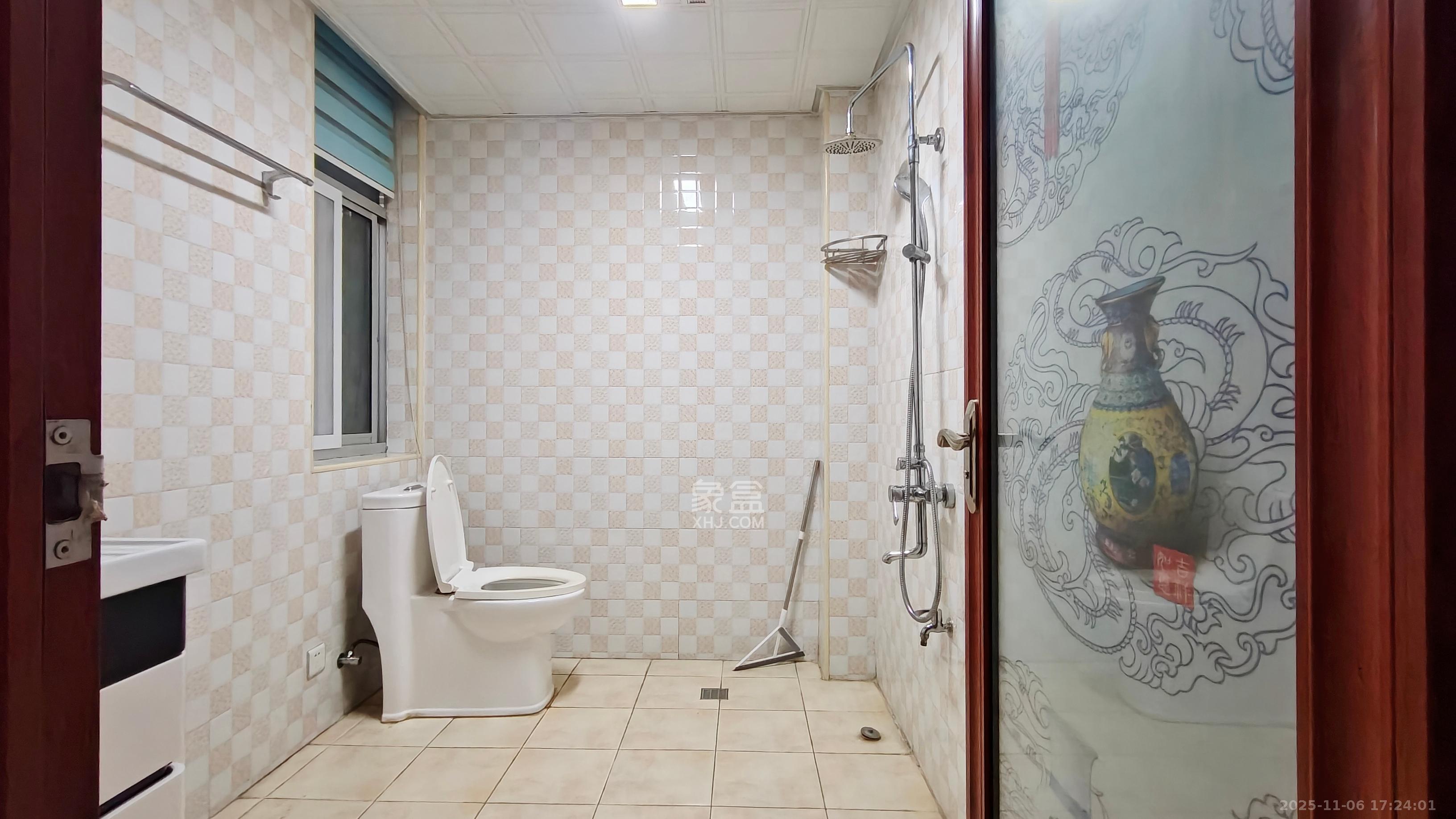 锑都家园  3室2厅2卫    1700.0元/月室内图