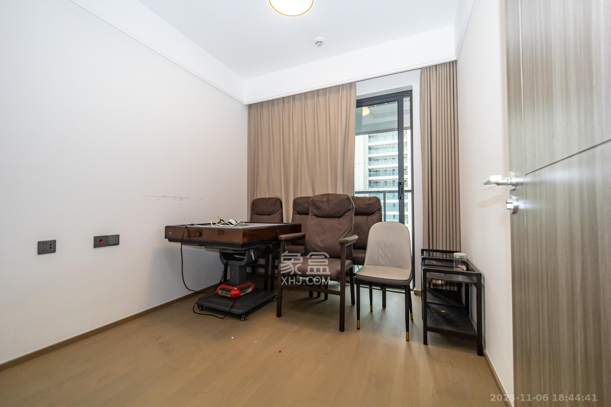 三一云谷  3室2厅2卫    110.0万卧室