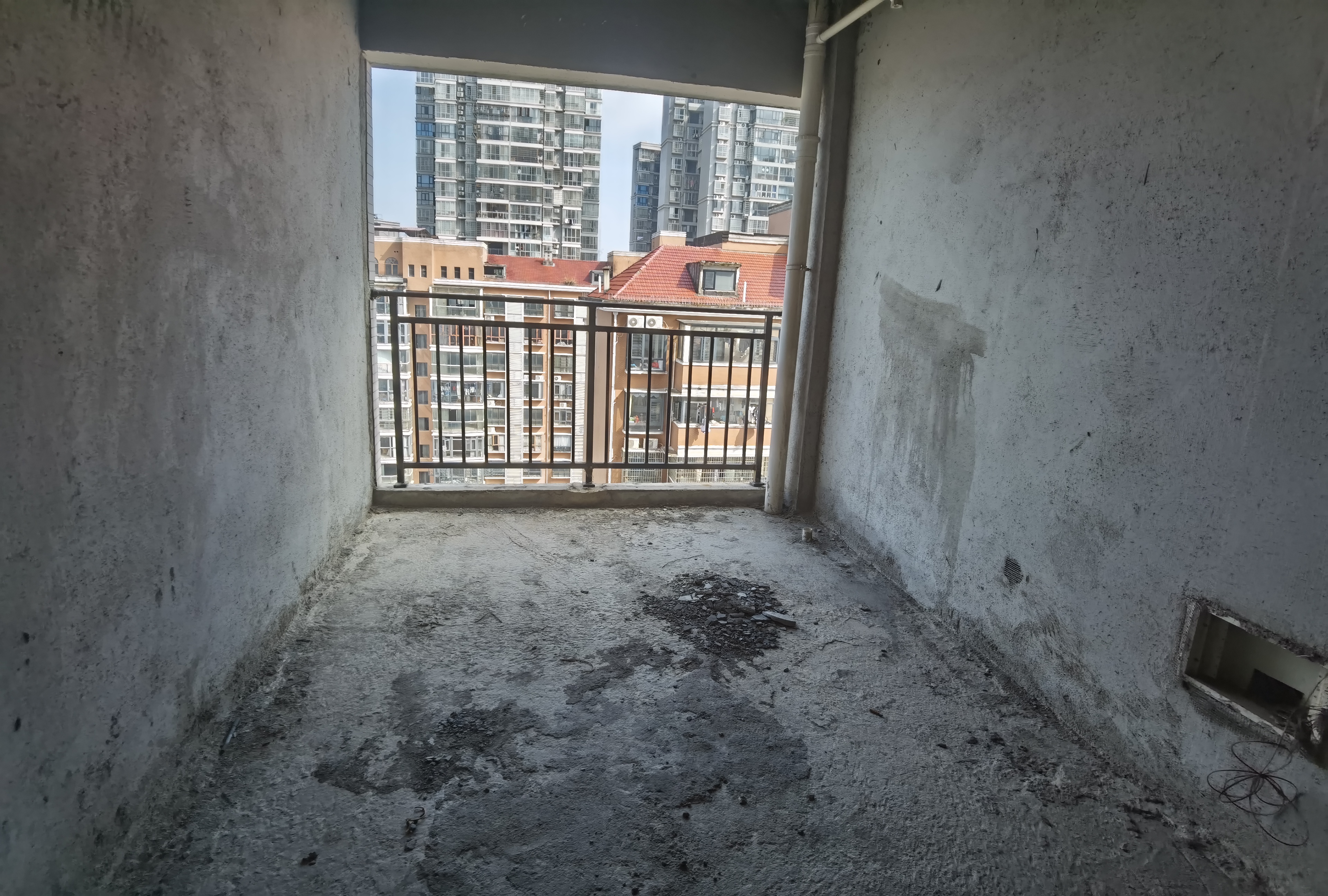 龙一星城  1室0厅0卫    92.8万客厅