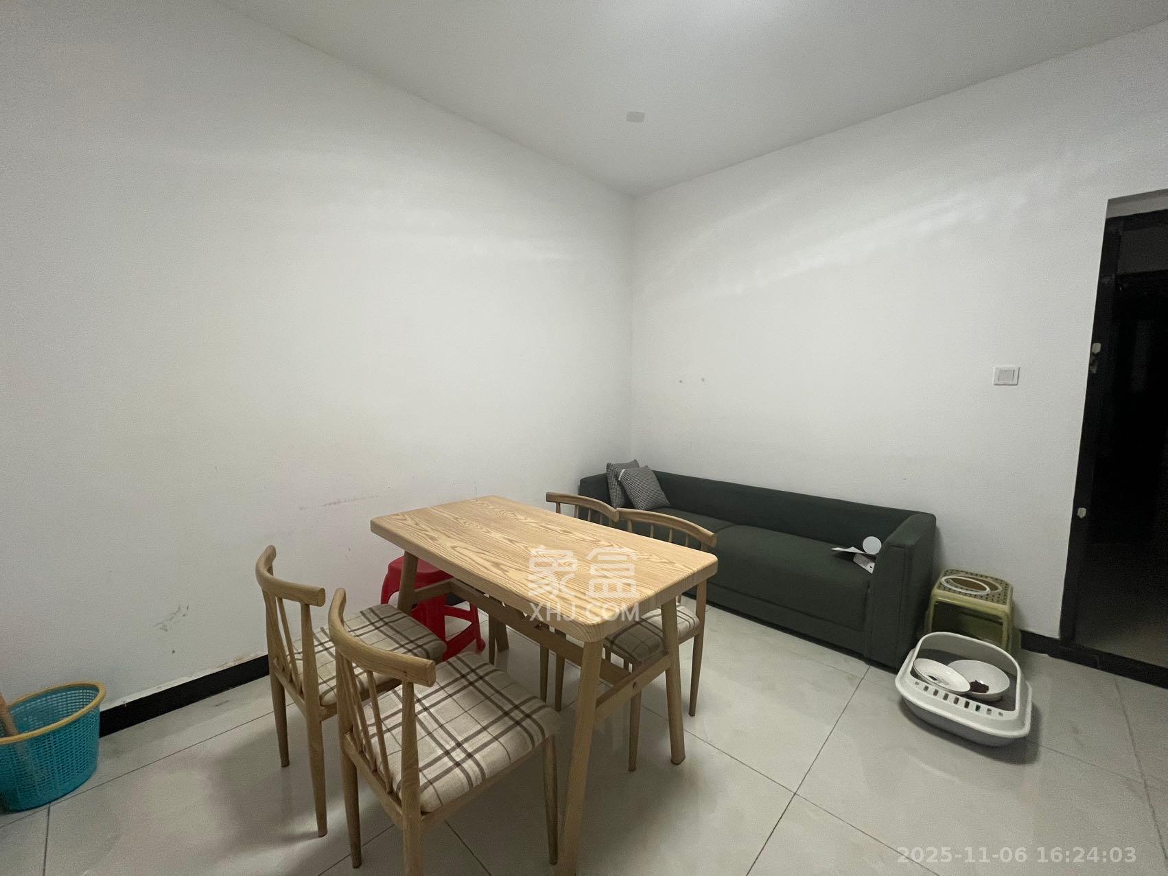 保利西海岸B区  2室2厅1卫    2400.0元/月