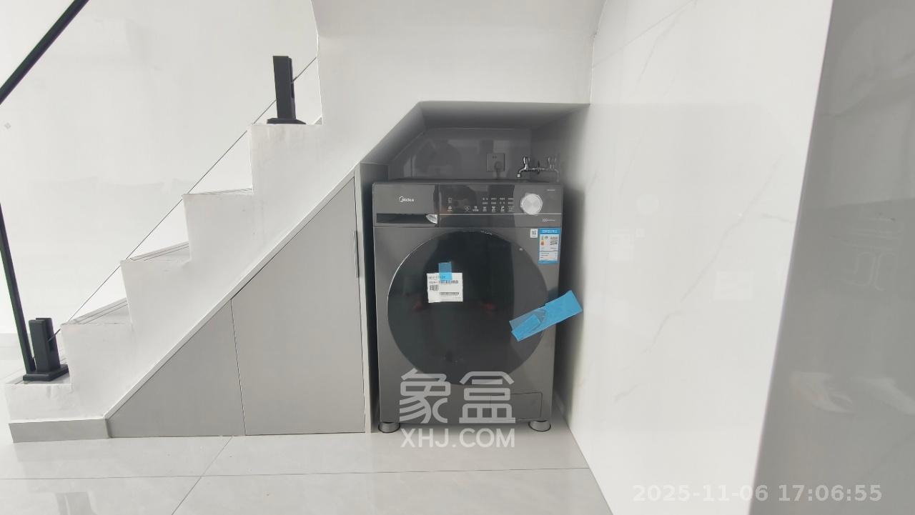 绿地V岛  1室0厅0卫    2300.0元/月室内图