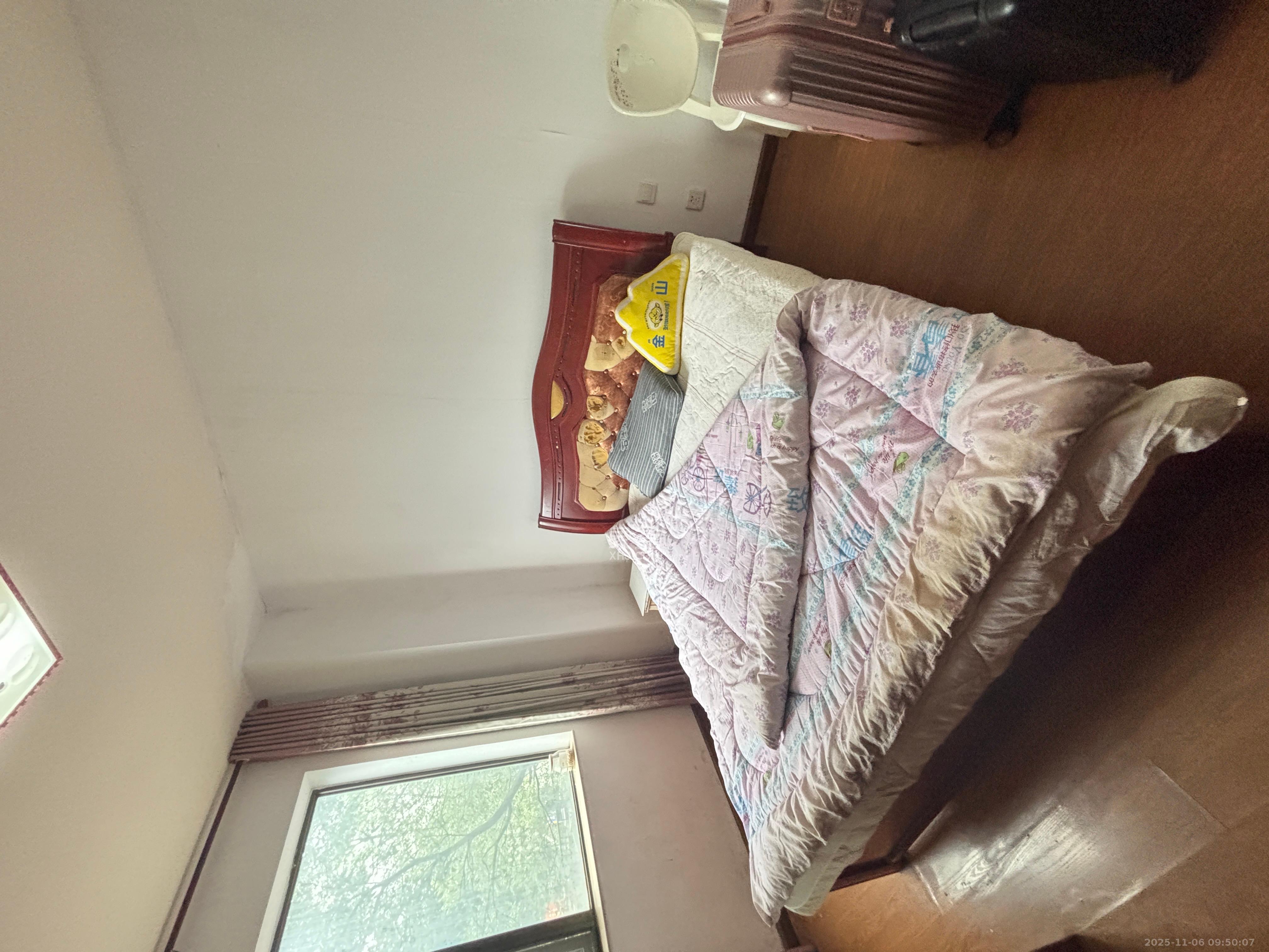 花漾年华（桂花园）  1室2厅1卫    2500.0元/月室内图