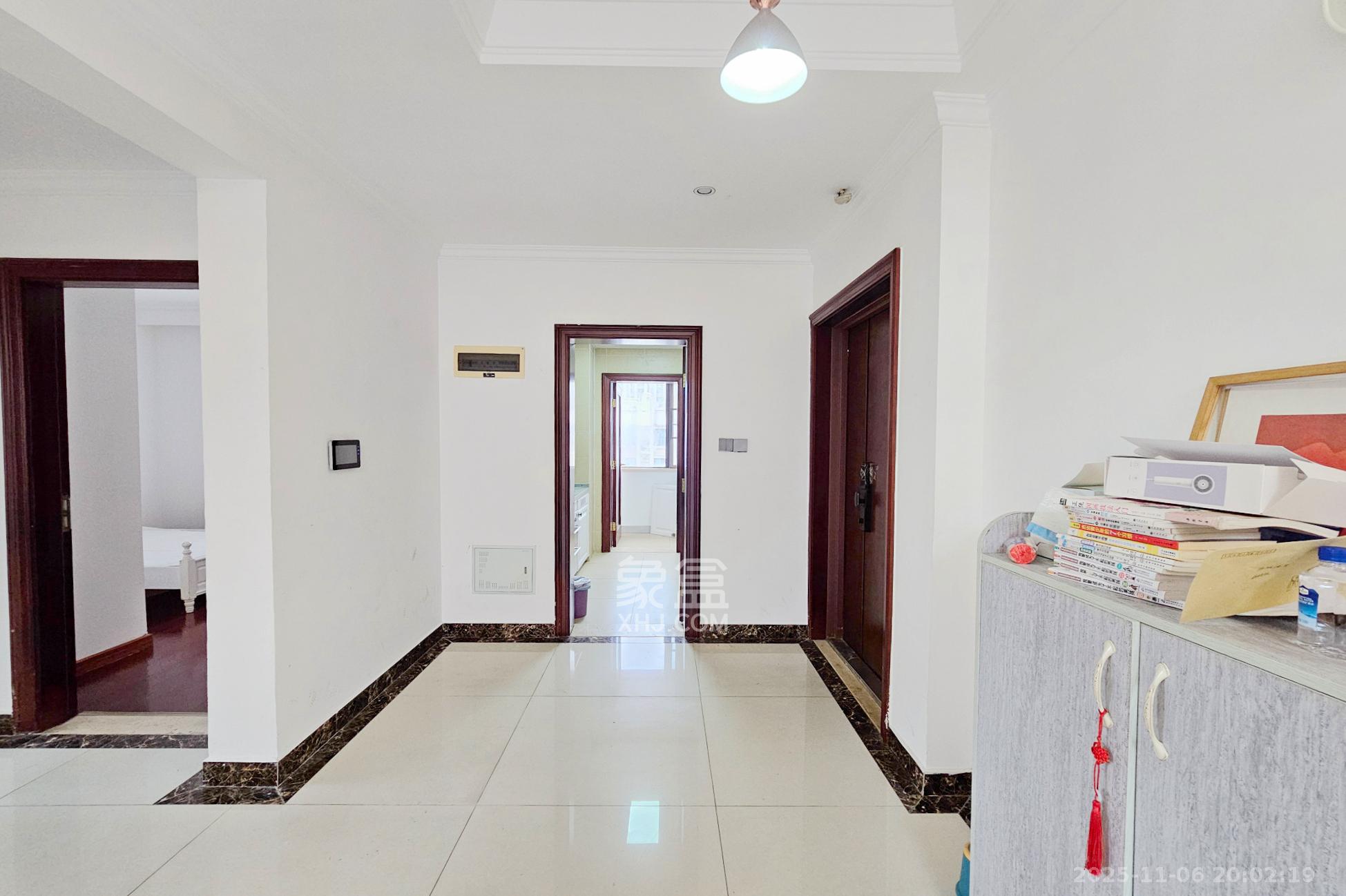 茂华禧都会  3室2厅2卫    100.0万客厅