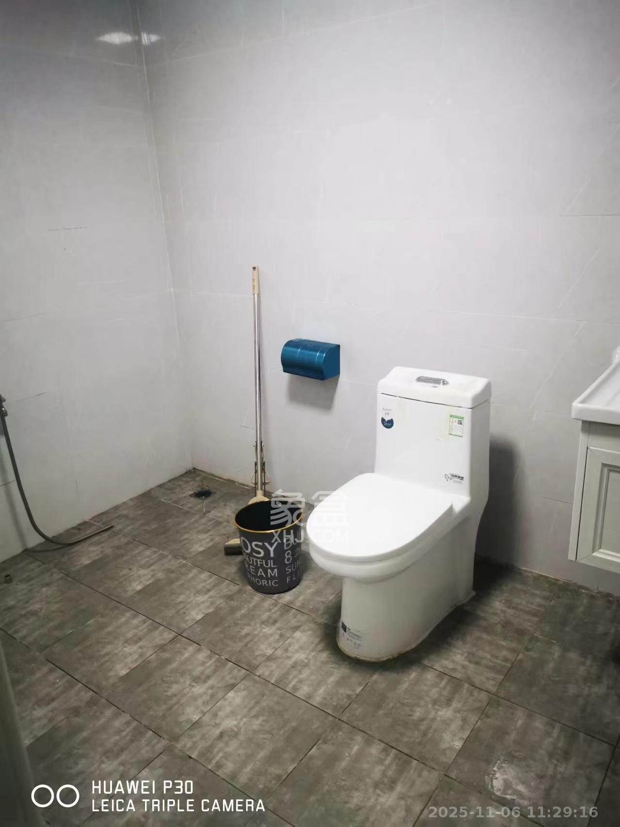 新新花园 3室2厅2卫 2500.0元/月 新新花园 3室2厅2卫 2500.0元/月室内图