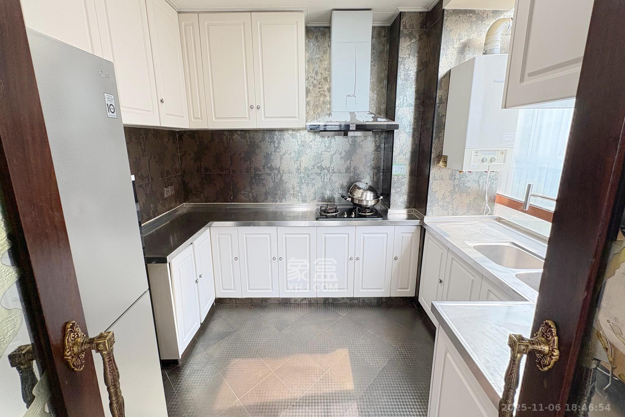 向阳门第  4室2厅2卫    198.0万厨房