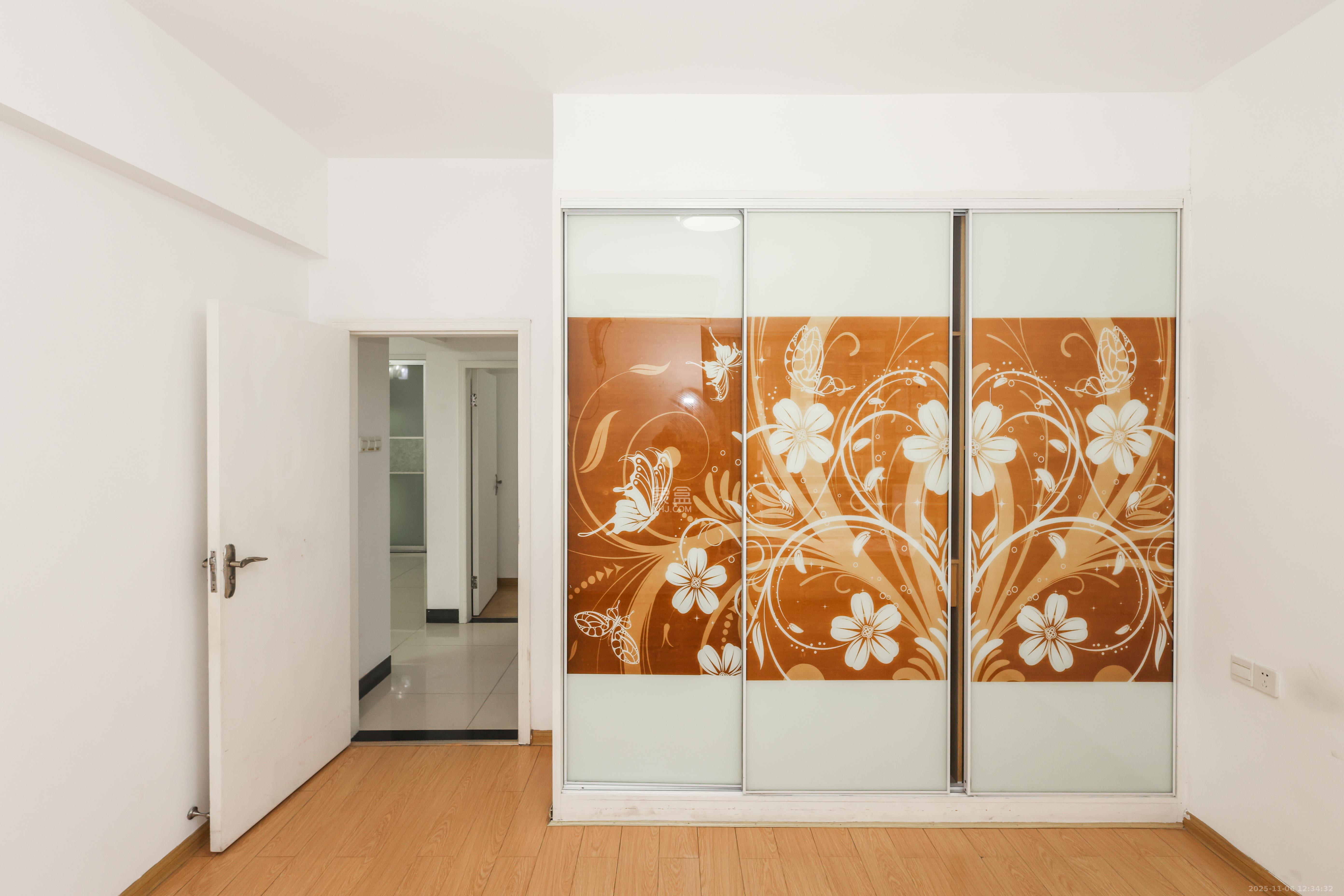 麓谷公馆（涉外国际公馆）  2室2厅2卫    60.0万卧室