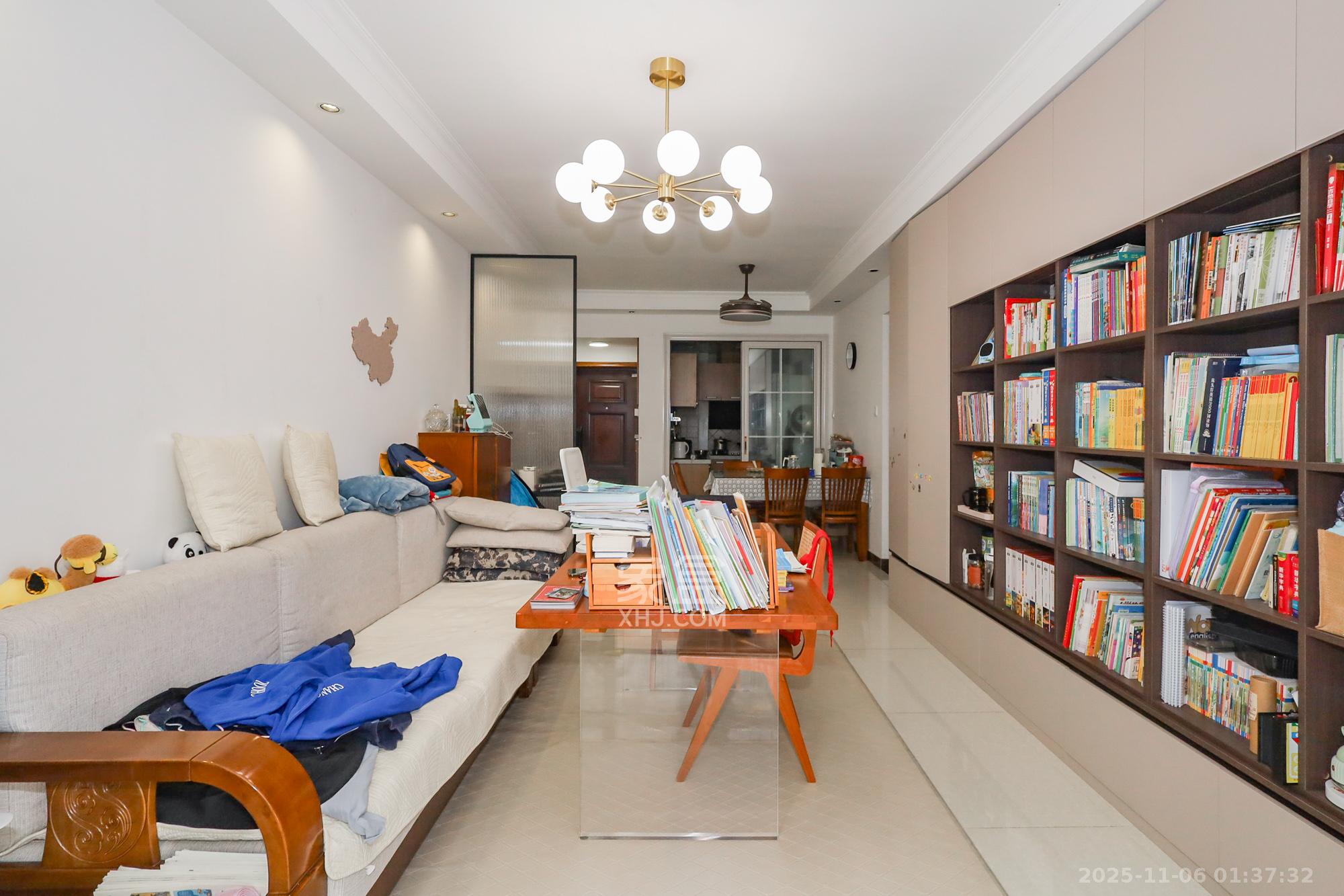 钰龙天下二期(钰龙佳园) 3室2厅1卫 235.0万 钰龙天下二期(钰龙佳园) 3室2厅1卫 235.0万客厅