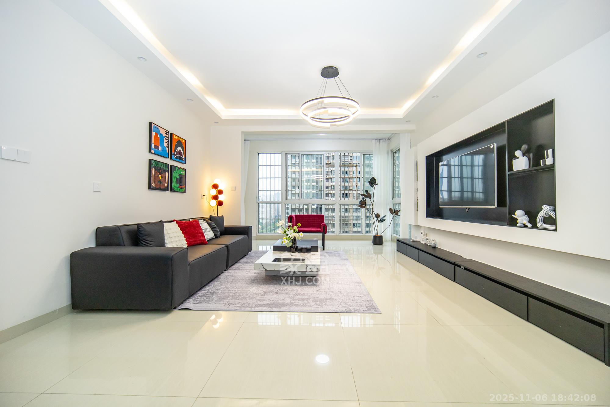 楚天世纪城东苑  3室2厅2卫    79.8万客厅