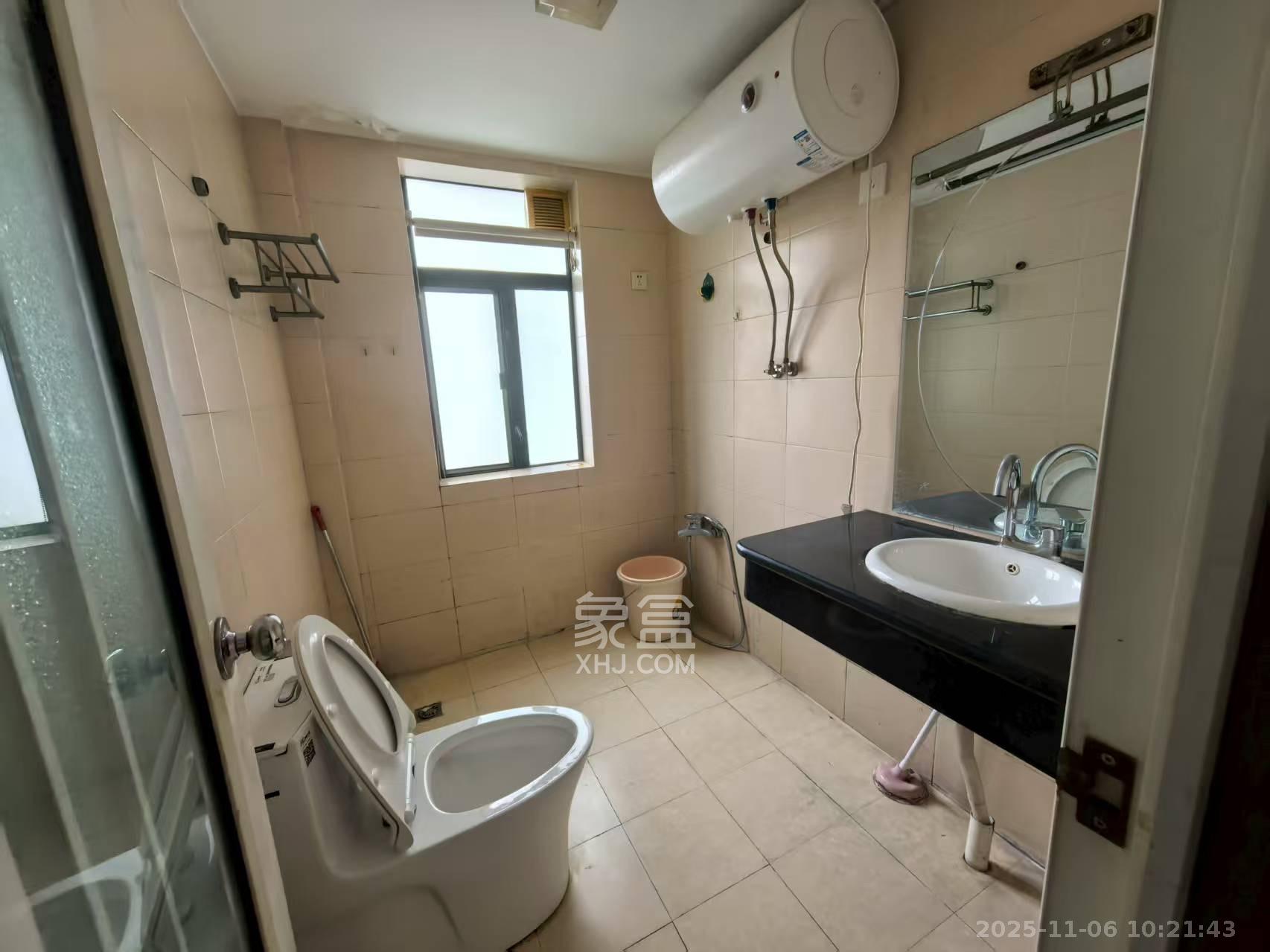 王府花园 3室2厅2卫 2600.0元/月 王府花园 3室2厅2卫 2600.0元/月室内图