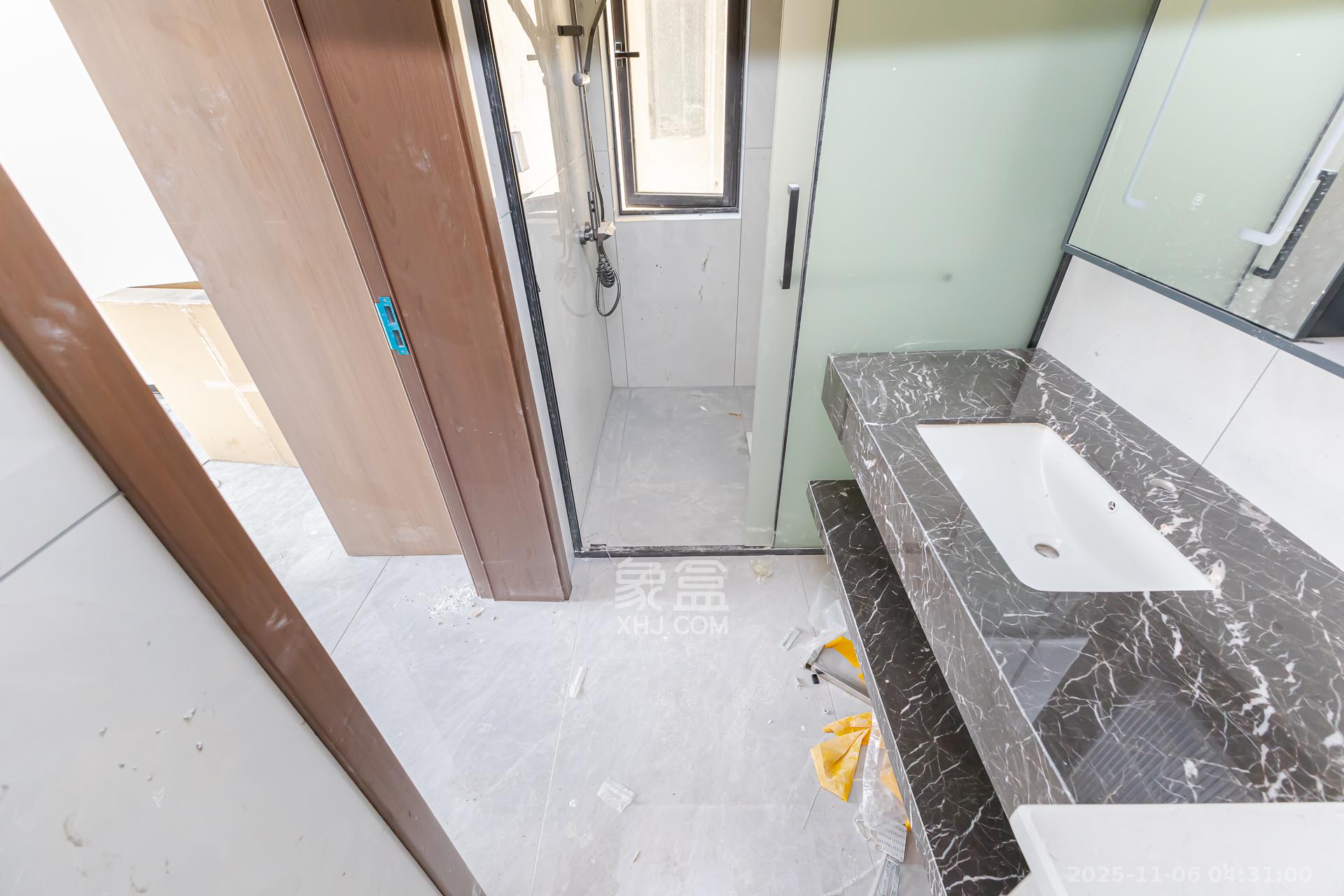 勤诚达境界城  4室2厅2卫    89.8万卫生间