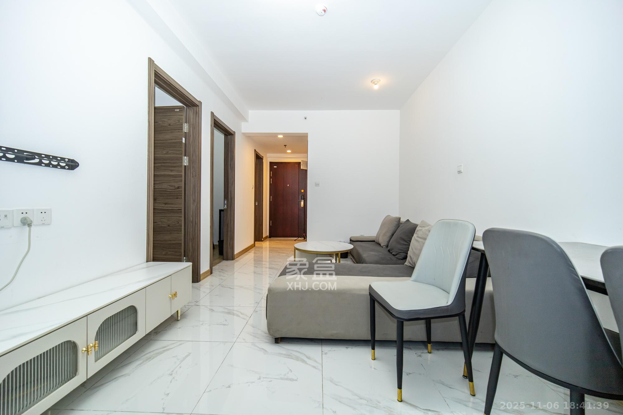 新长海漓湘悦  2室2厅1卫    42.0万客厅