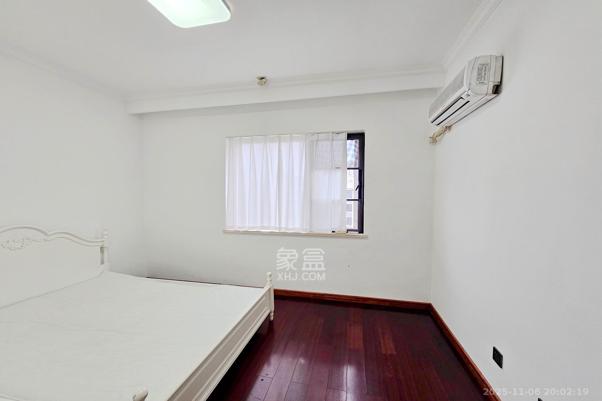 茂华禧都会  3室2厅2卫    100.0万卧室