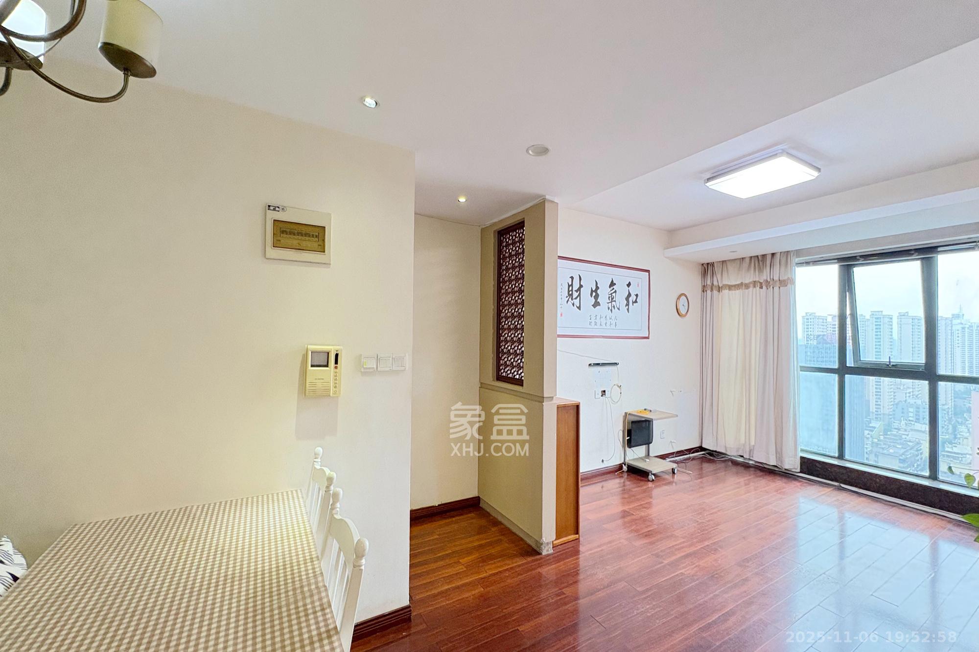 中天广场  3室2厅1卫    116.0万客厅