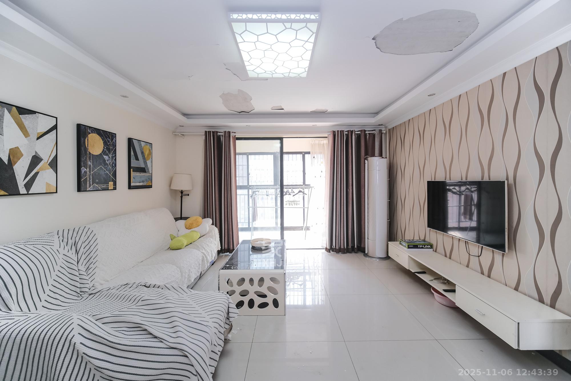 三一街区  3室2厅2卫    82.0万