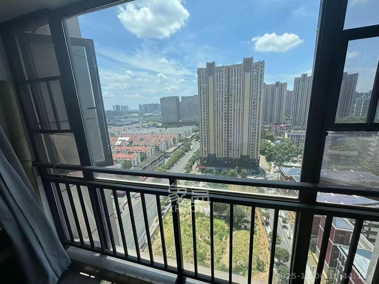 V领寓(岭南家园) 1室1厅1卫 1400.0元/月 V领寓(岭南家园) 1室1厅1卫 1400.0元/月室内图