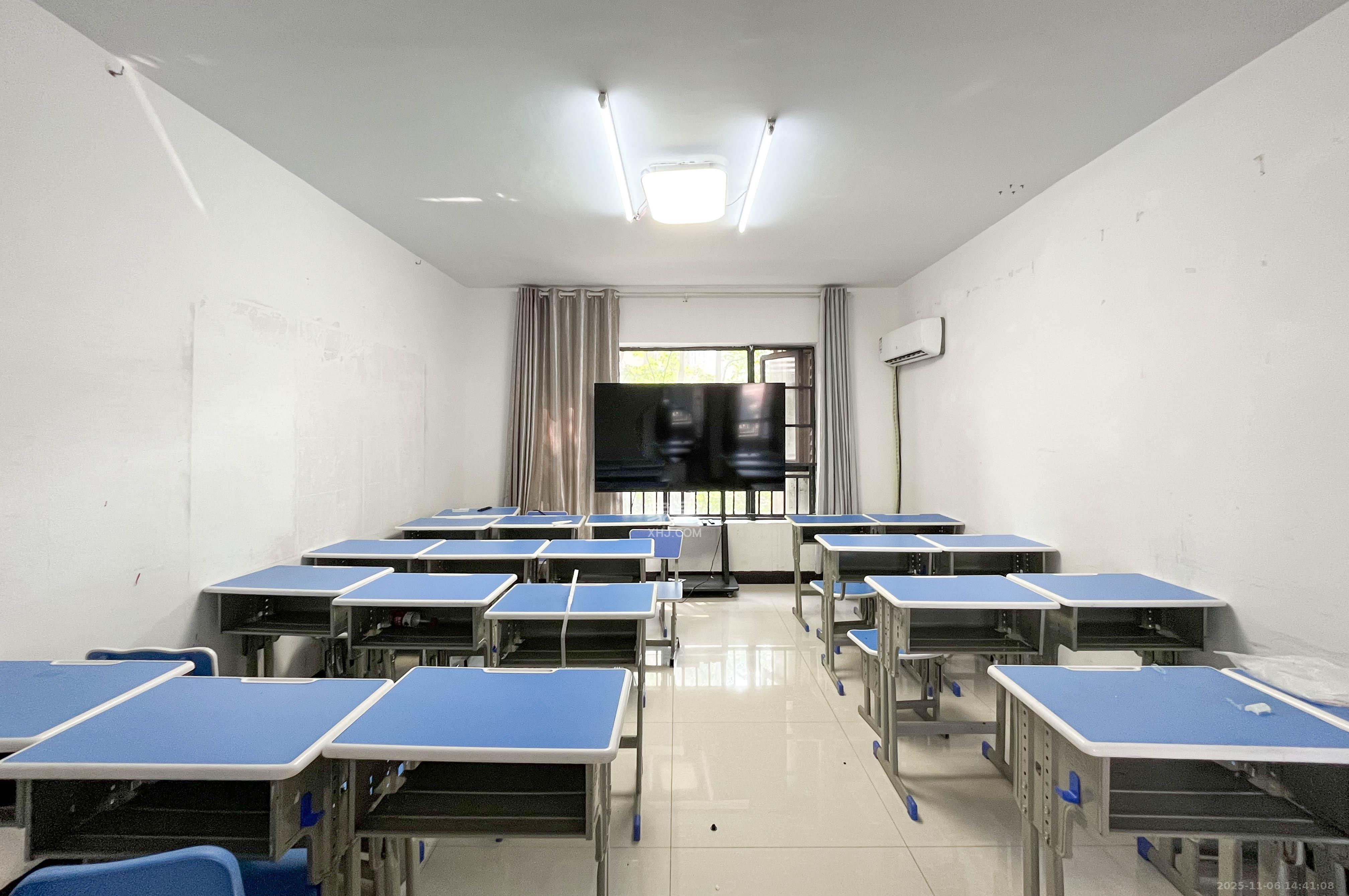 中海梅溪湖壹号 3室2厅2卫 158.0万 中海梅溪湖壹号 3室2厅2卫 158.0万客厅