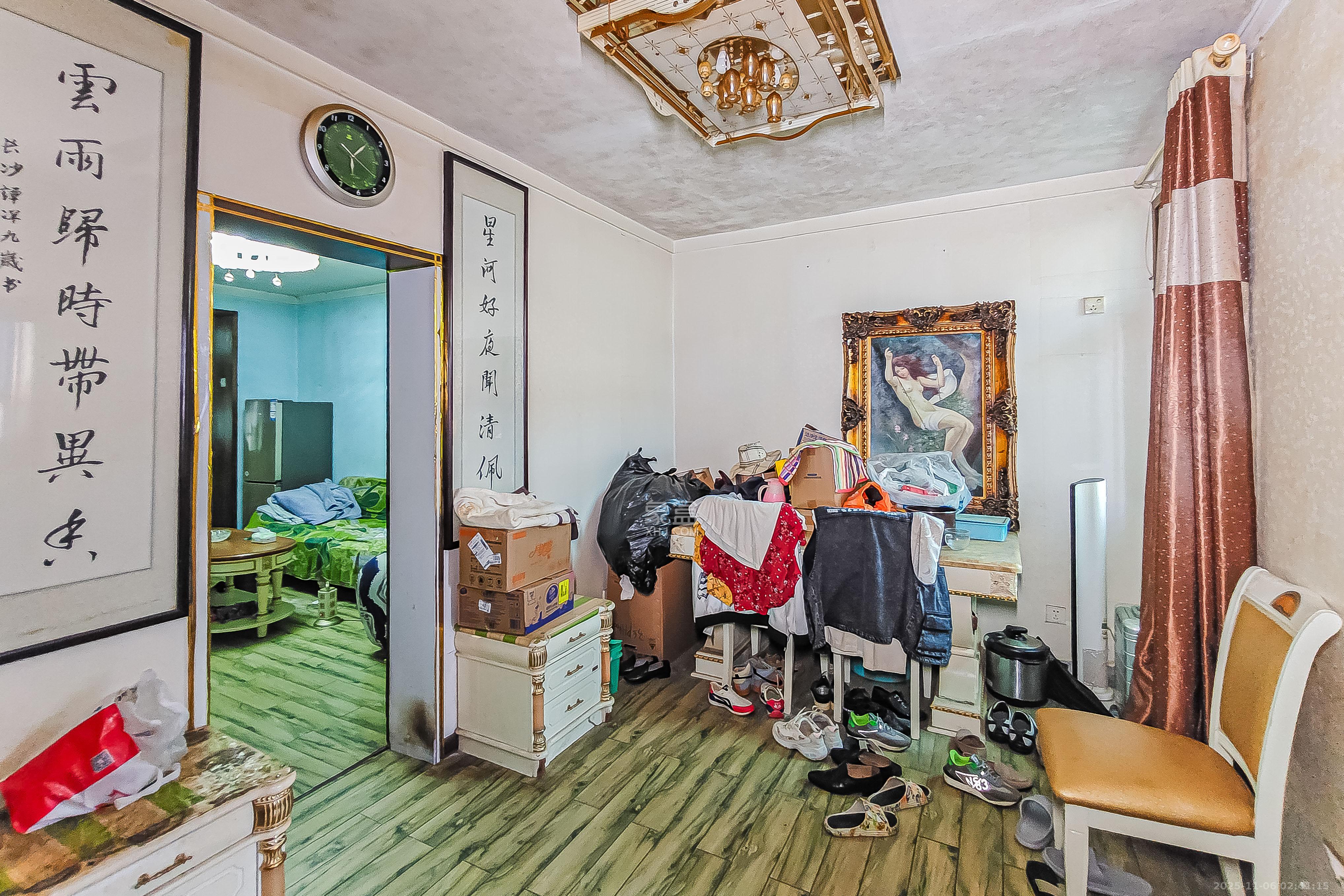 解放四村石子冲 2室1厅1卫 31.8万 解放四村石子冲 2室1厅1卫 31.8万客厅