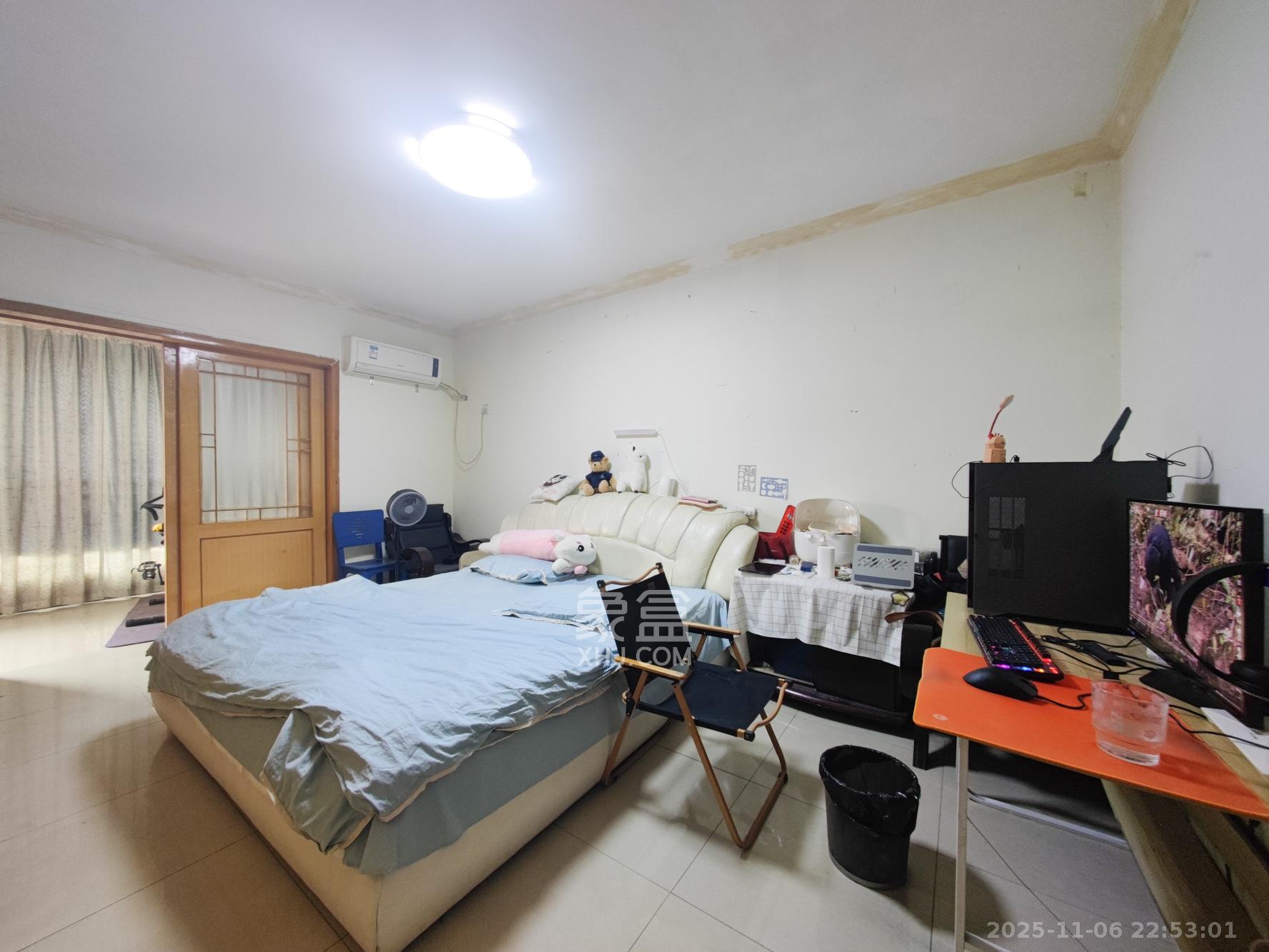 红星商贸城 3室2厅2卫 50.0万 红星商贸城 3室2厅2卫 50.0万卧室