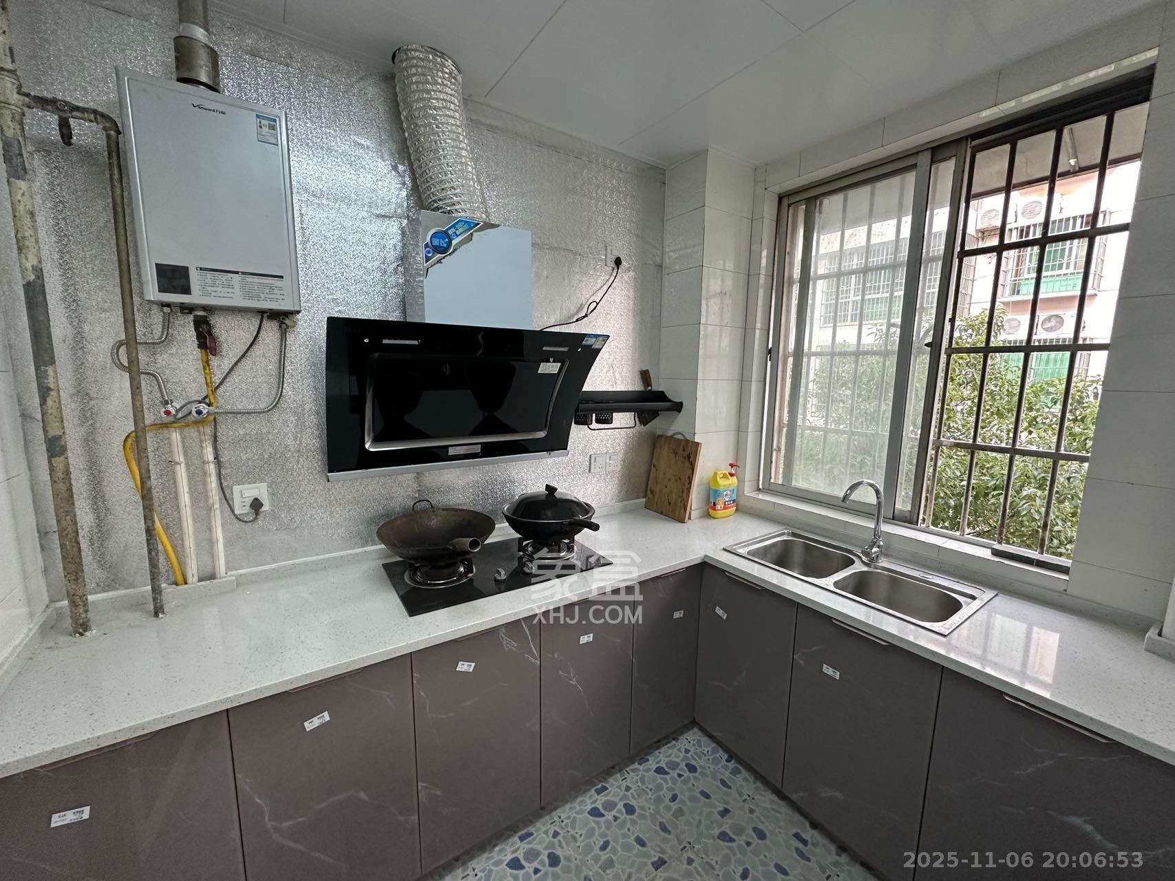 中南汽车世界 2室2厅1卫 1200.0元/月 中南汽车世界 2室2厅1卫 1200.0元/月室内图