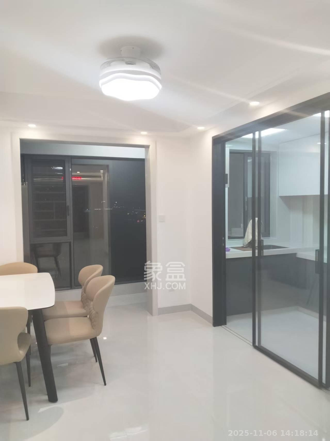 洋湖明园二期  3室2厅2卫    2800.0元/月室内图