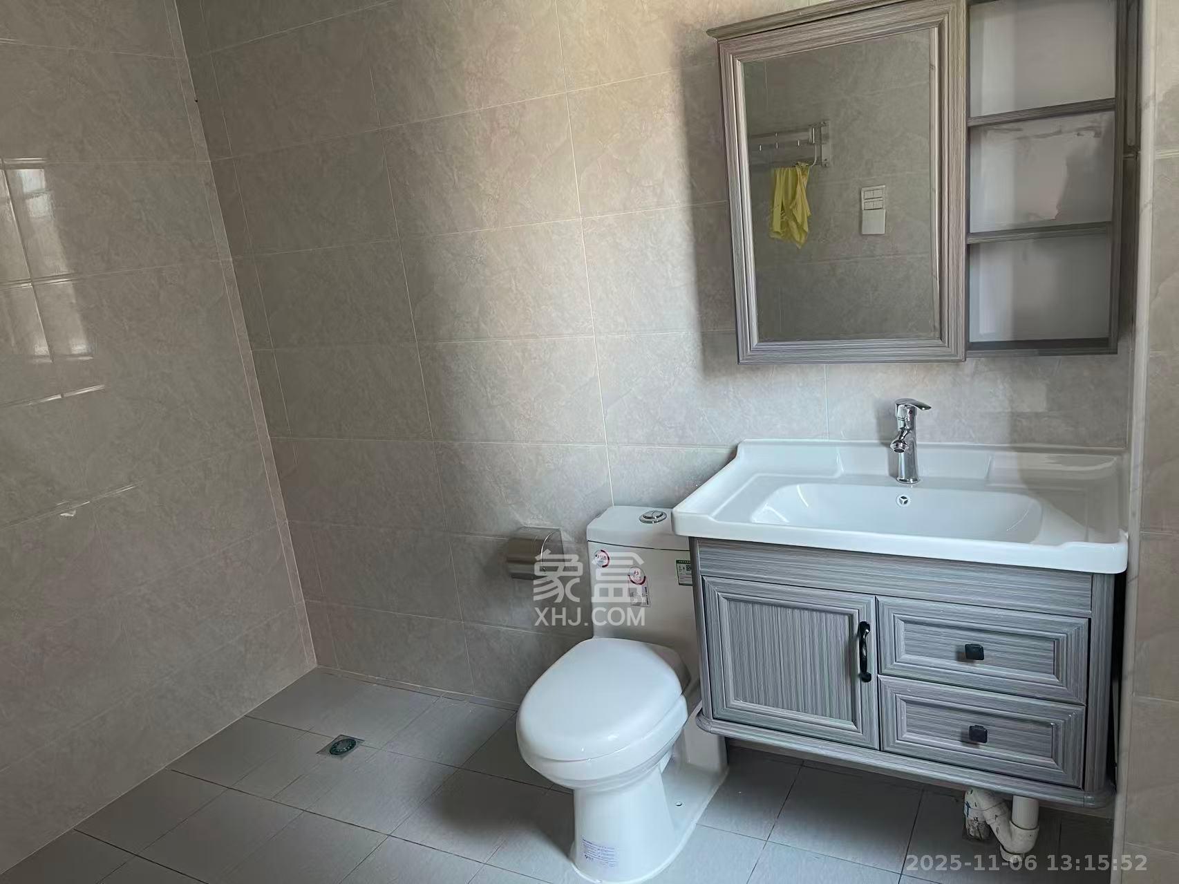 新新花园  3室2厅2卫    2600.0元/月室内图