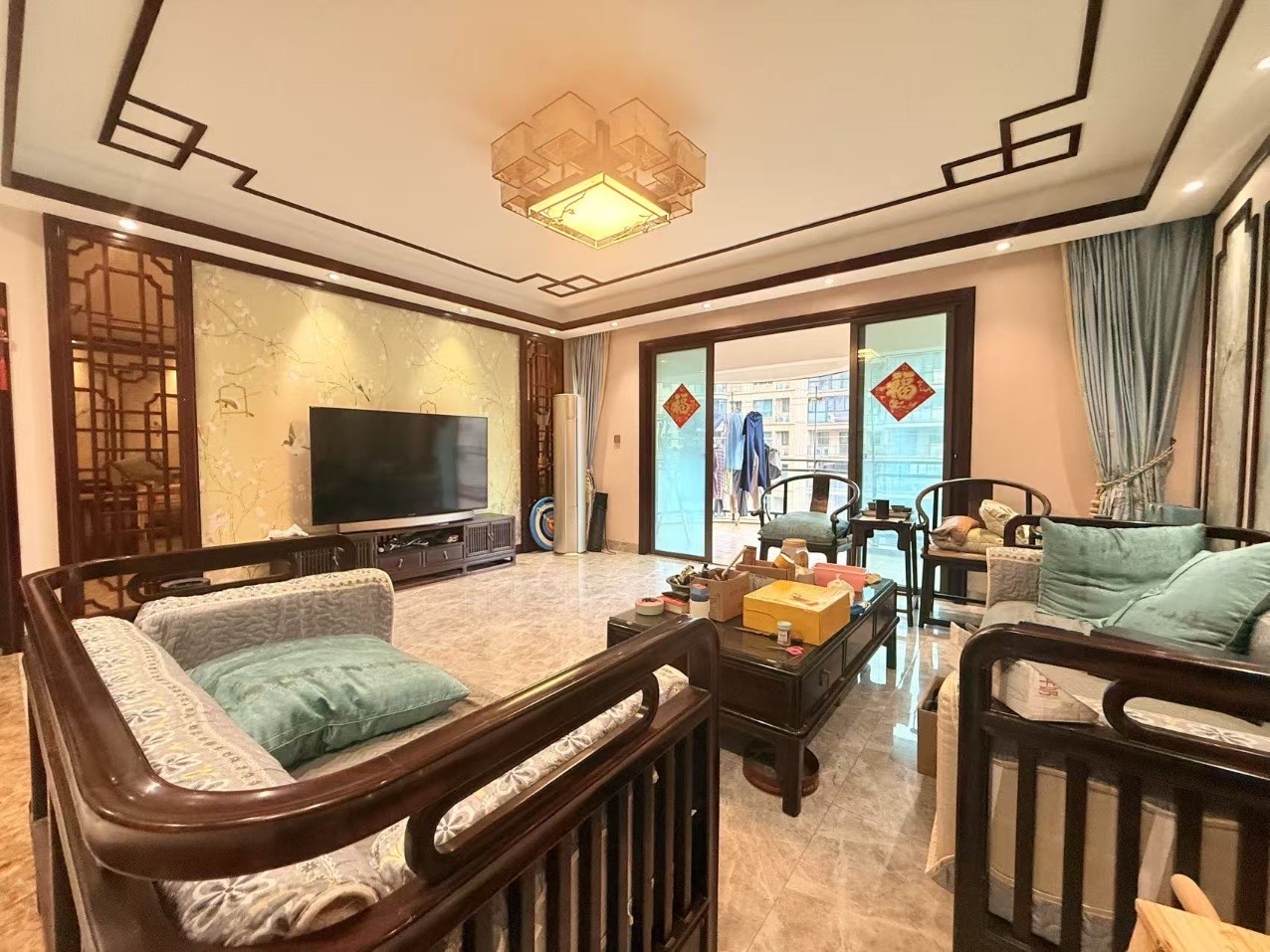 海岛国际名城  5室2厅2卫    300.0万客厅