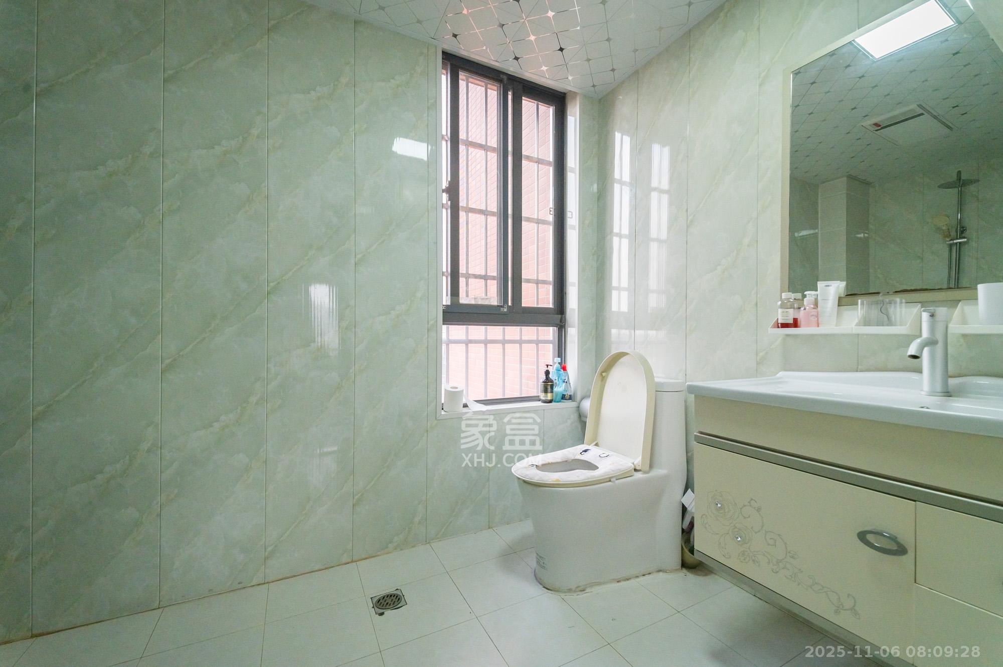 华润凤凰城二期 5室2厅2卫 109.8万 华润凤凰城二期 5室2厅2卫 109.8万卫生间