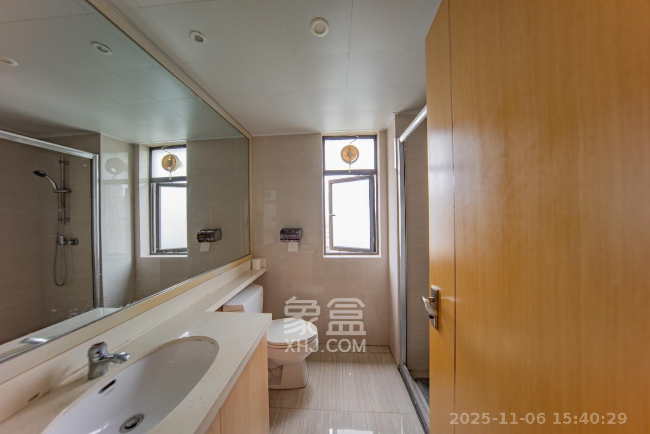 中海国际三期 3室2厅2卫 2100.0元/月 中海国际三期 3室2厅2卫 2100.0元/月室内图