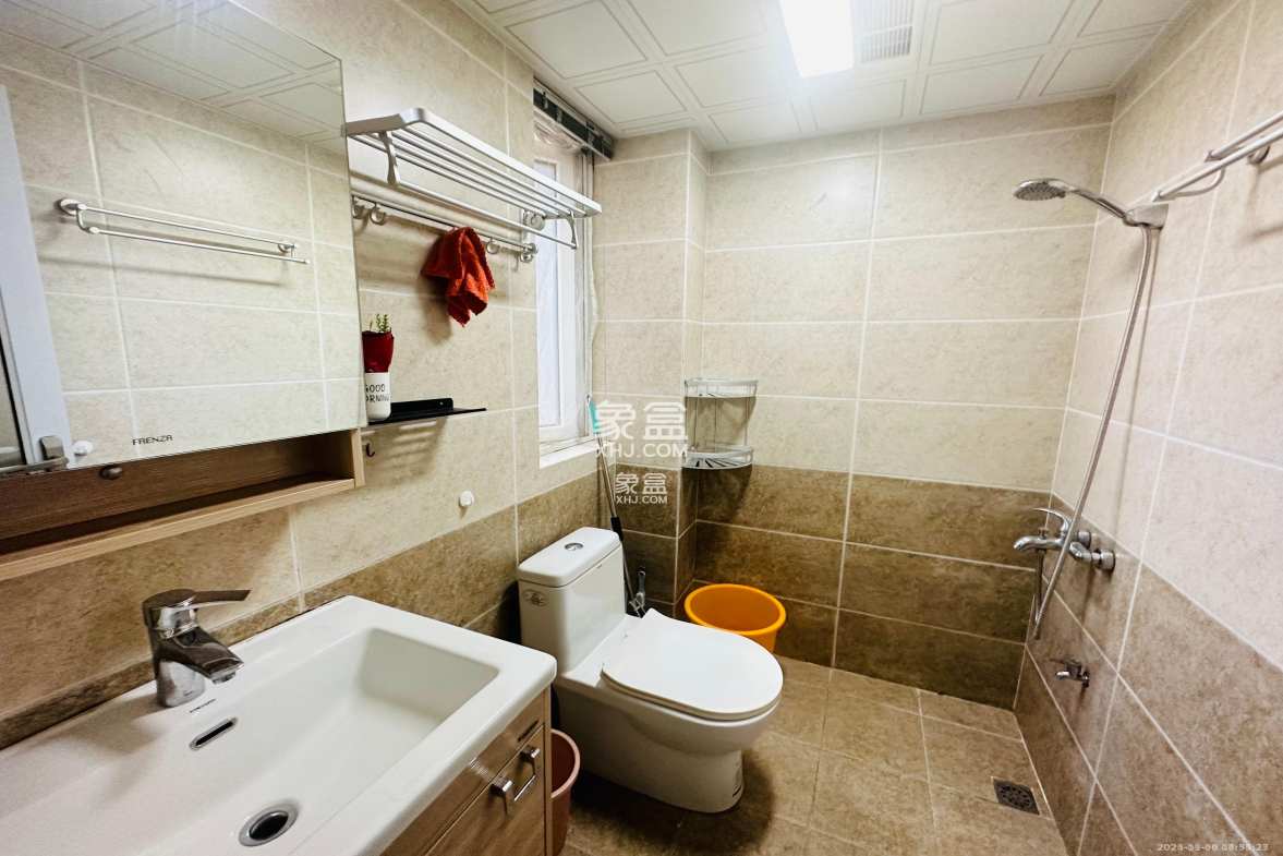 荣盛花语城 3室2厅1卫 1700.0元/月 荣盛花语城 3室2厅1卫 1700.0元/月室内图