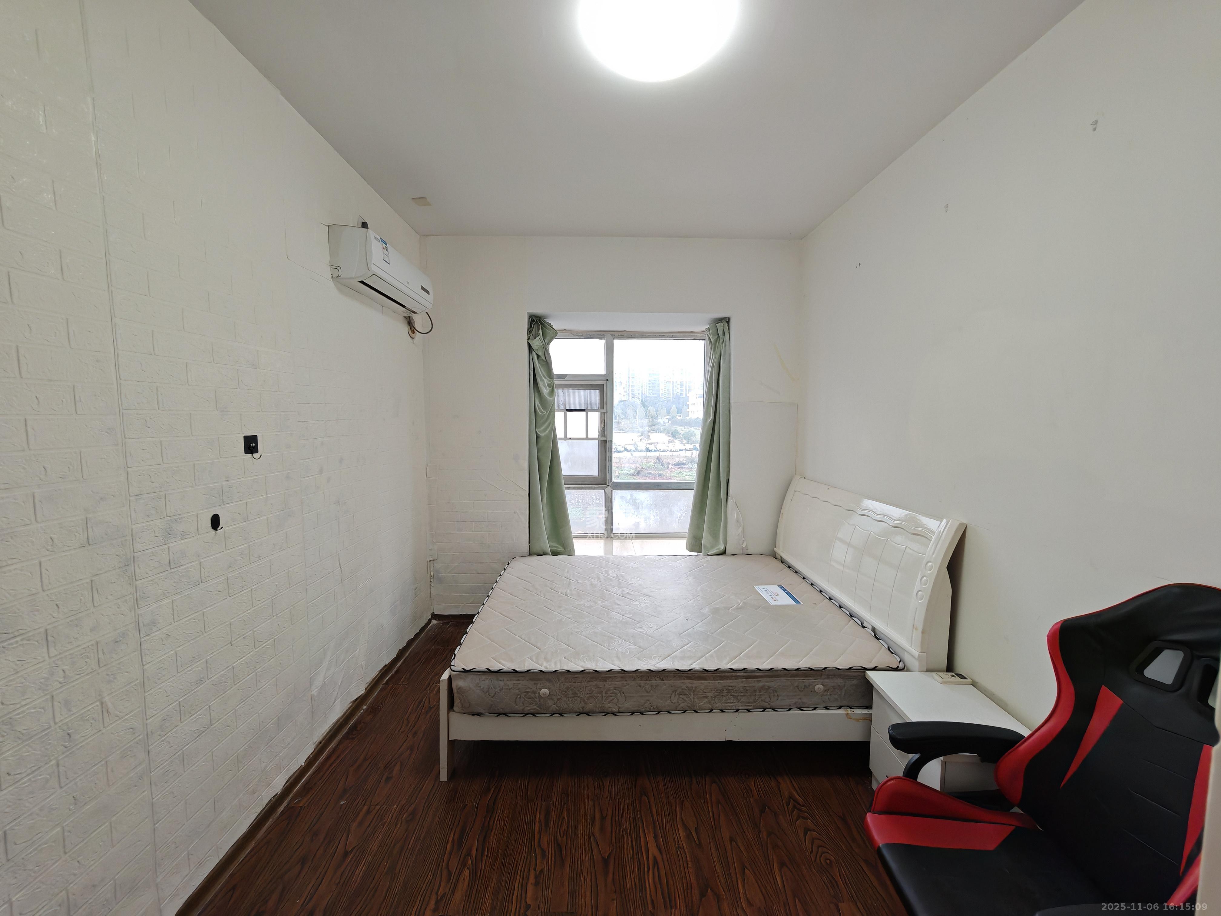 米兰春天  4室2厅2卫    2200.0元/月室内图