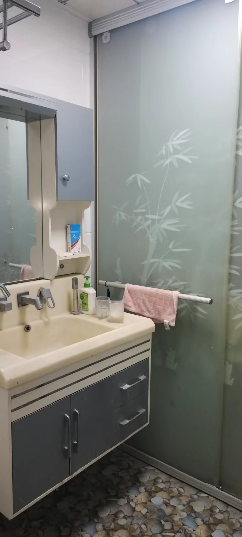 水木华庭  3室2厅2卫    49.8万卫生间