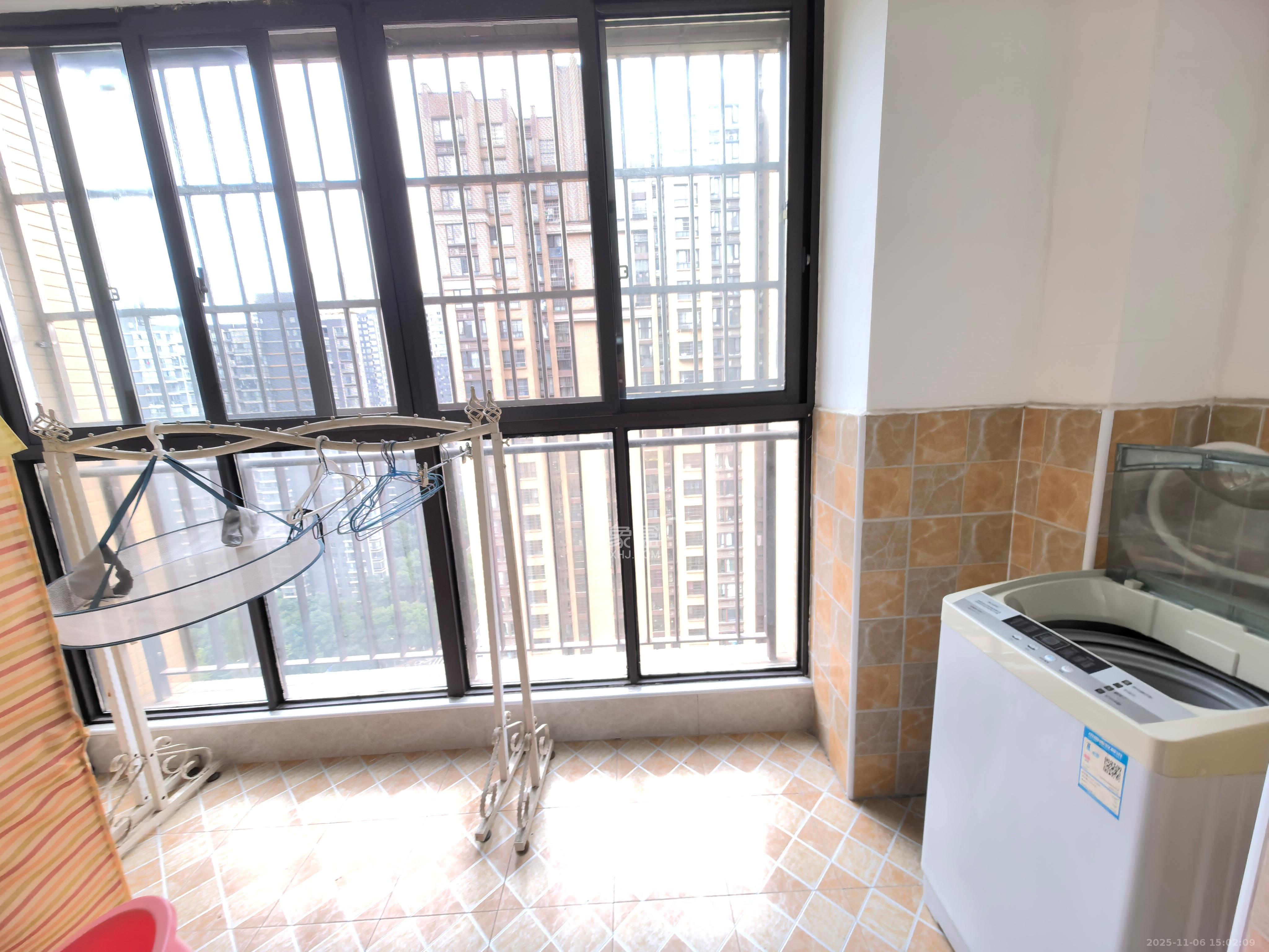 华润凤凰城三期  2室2厅1卫    1800.0元/月室内图