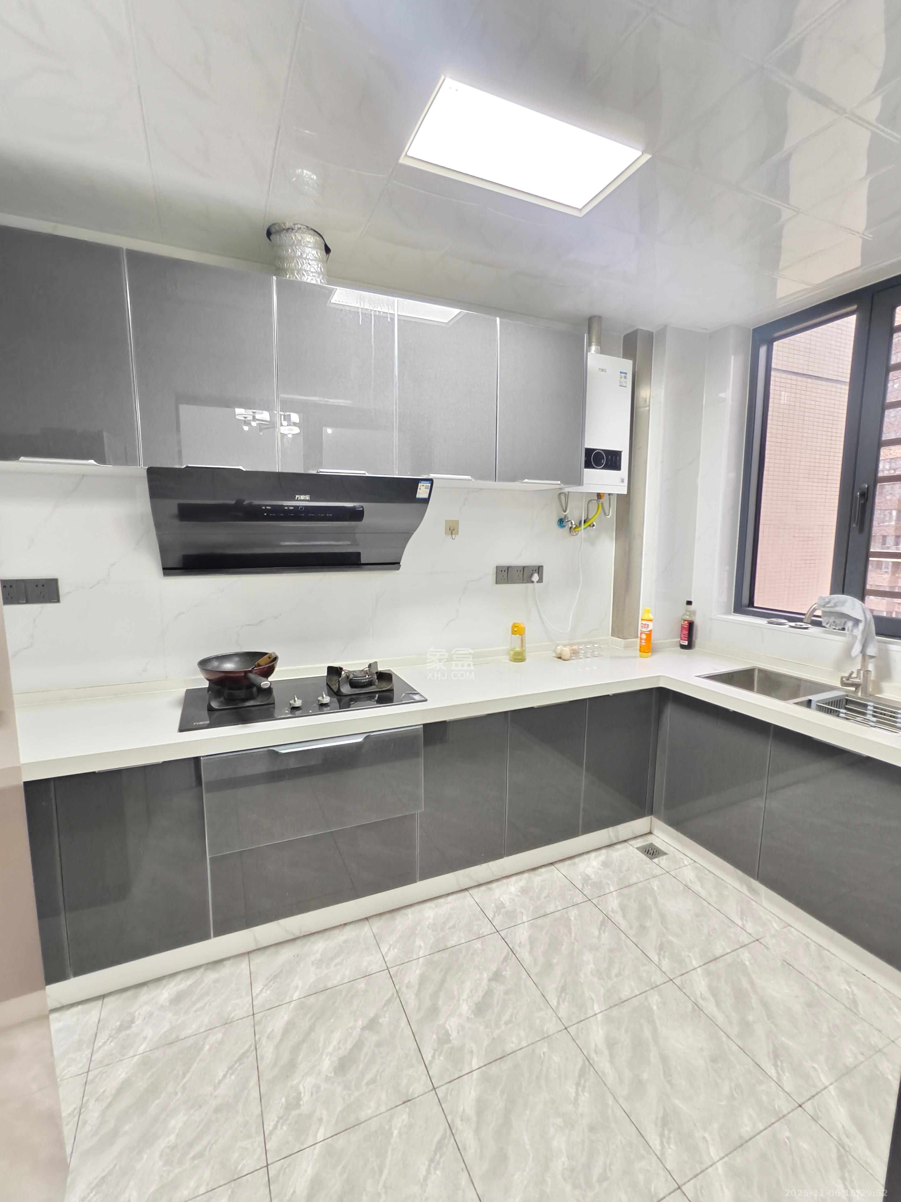 长房时代城 1室2厅2卫 3500.0元/月 长房时代城 1室2厅2卫 3500.0元/月室内图