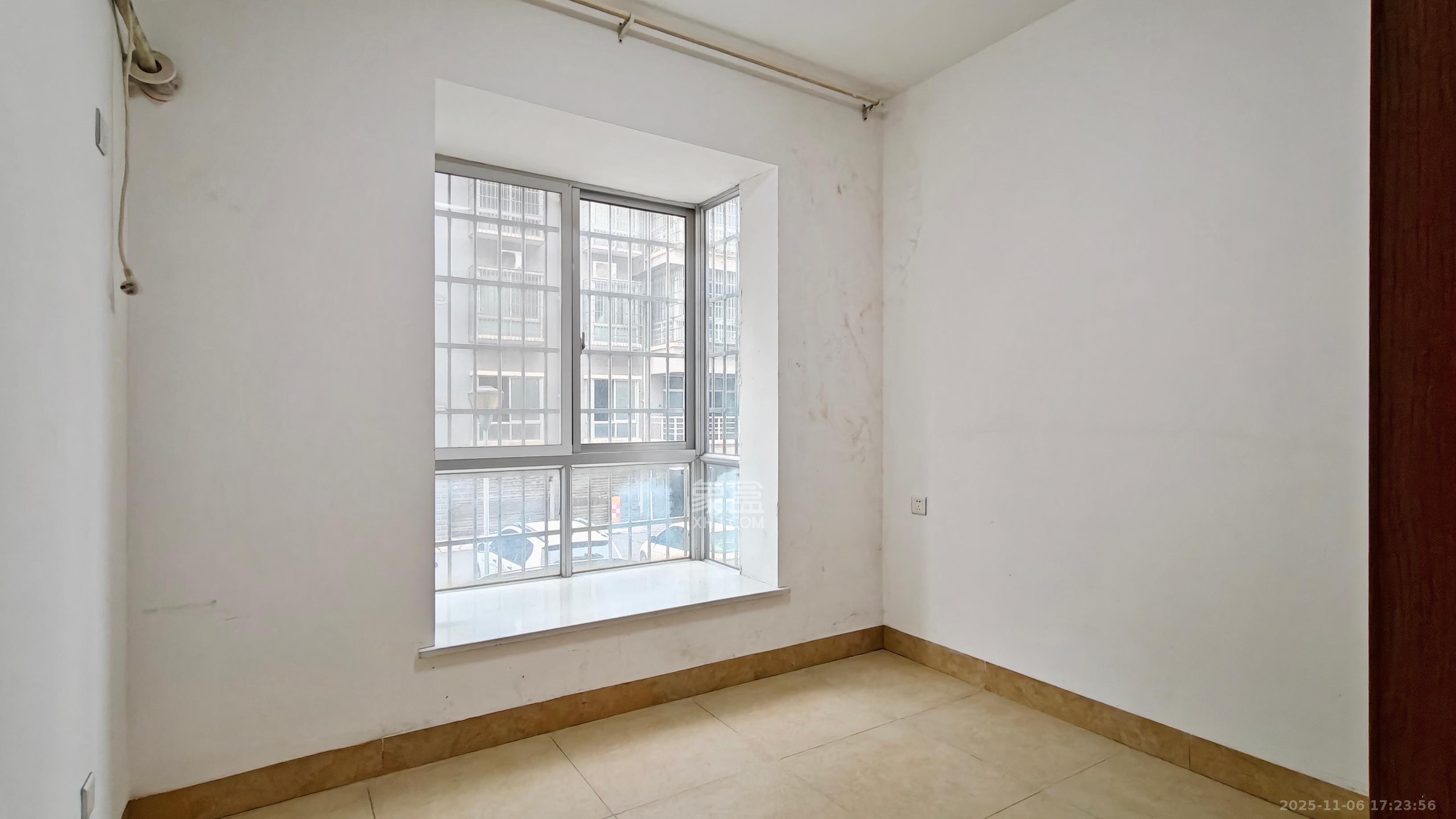 锑都家园  3室2厅2卫    1700.0元/月室内图