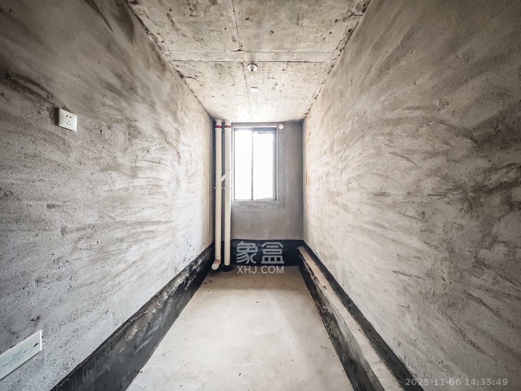 湘诚德峰小区C区  5室2厅2卫    115.0万卫生间