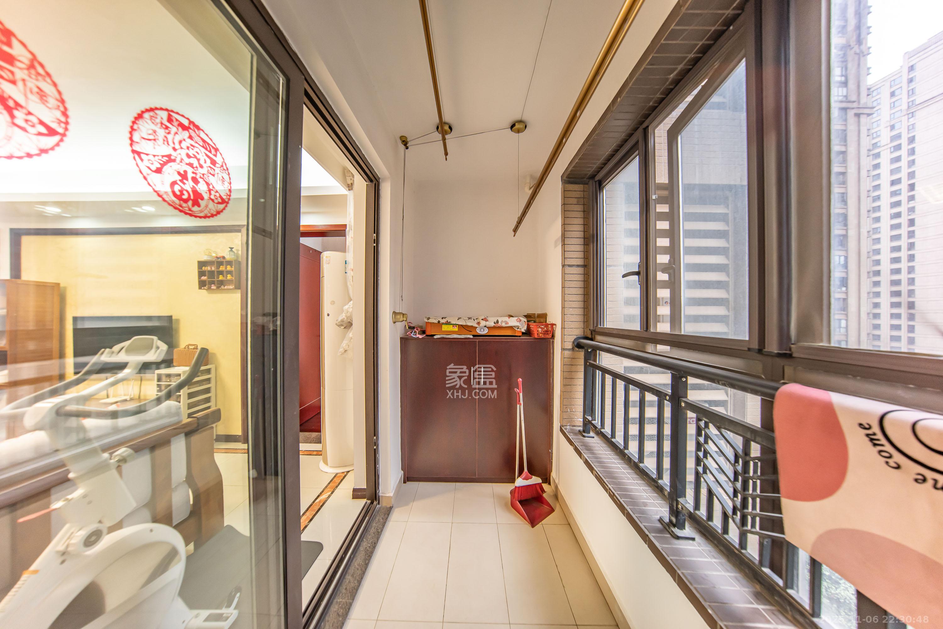 中海国际二期  3室2厅1卫    75.0万阳台