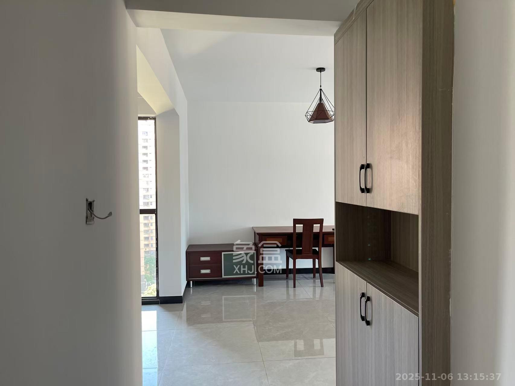 新新花园  3室2厅2卫    2600.0元/月室内图