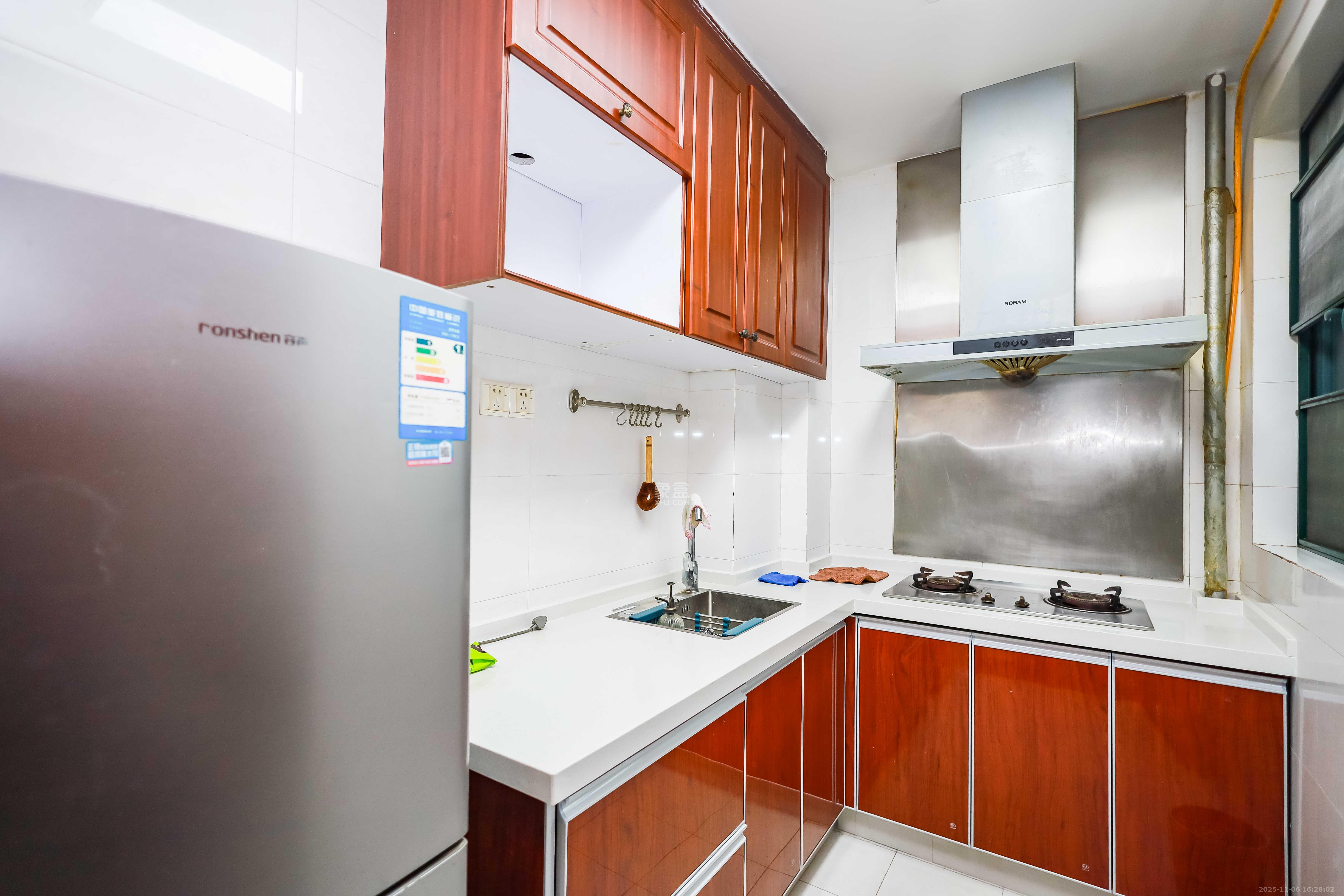 恒大华府  3室2厅1卫    128.0万厨房