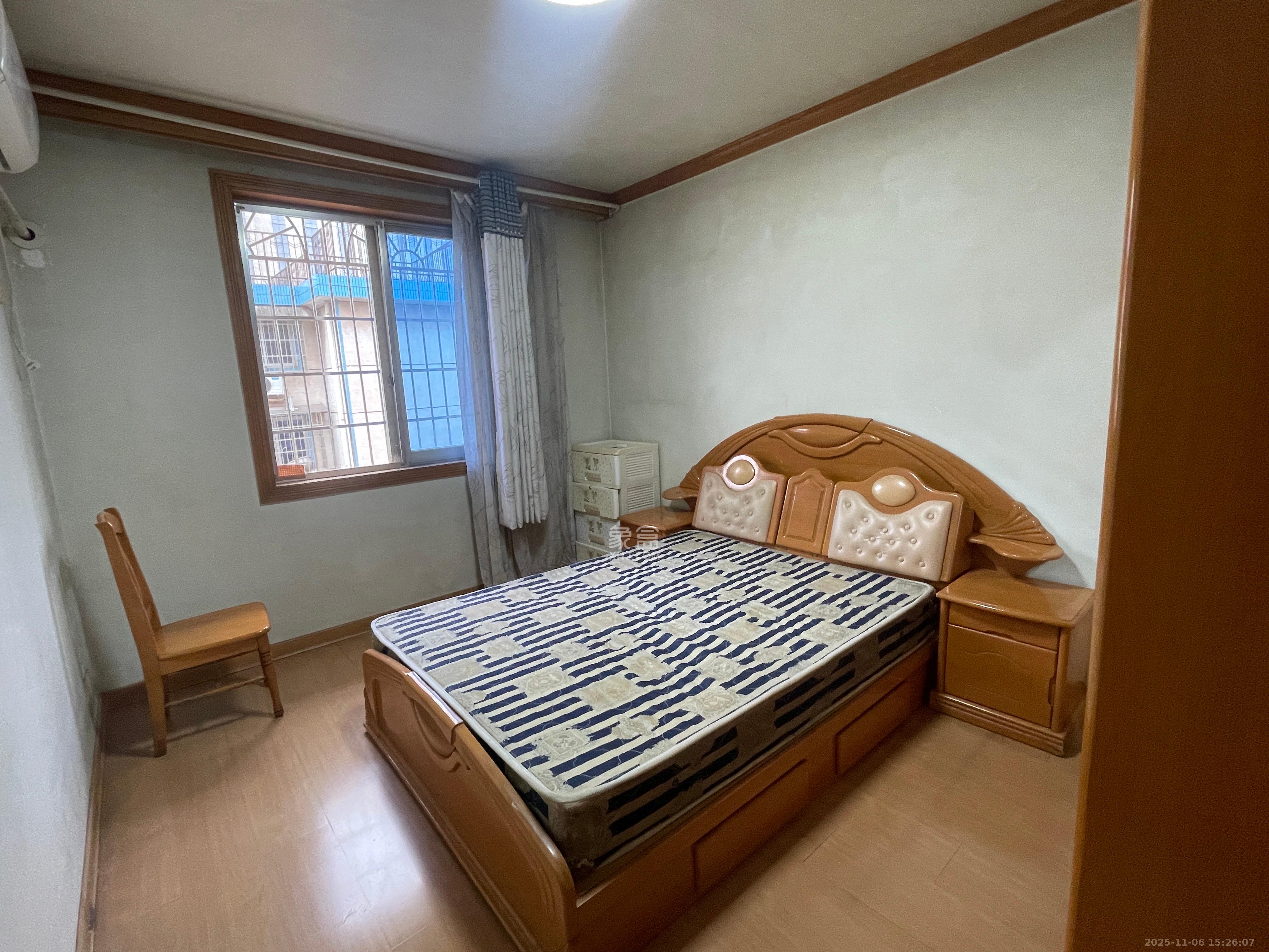 百纺大院宿舍 2室2厅1卫 1200.0元/月 百纺大院宿舍 2室2厅1卫 1200.0元/月室内图