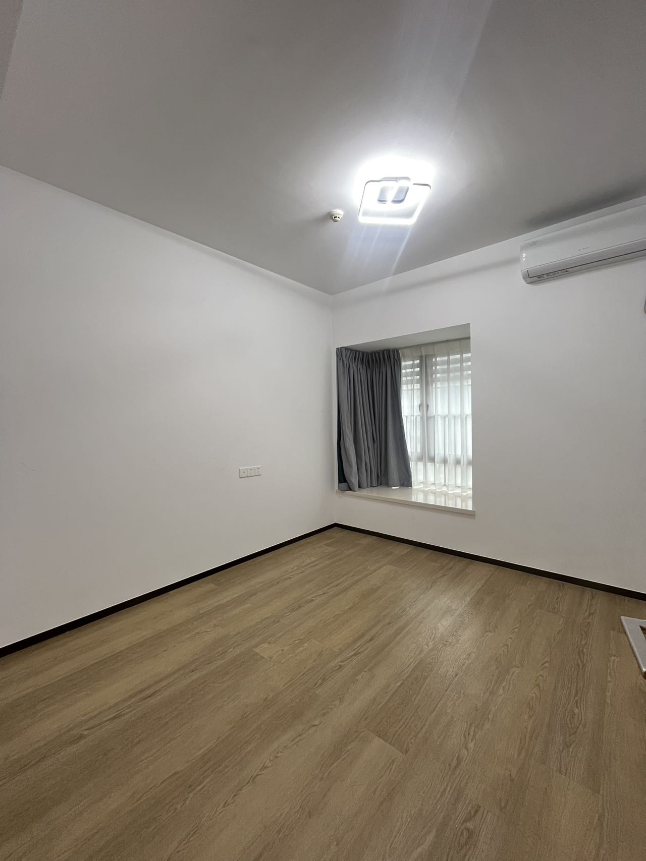 华润中心二期东悦府  4室2厅2卫    12000.0元/月室内图