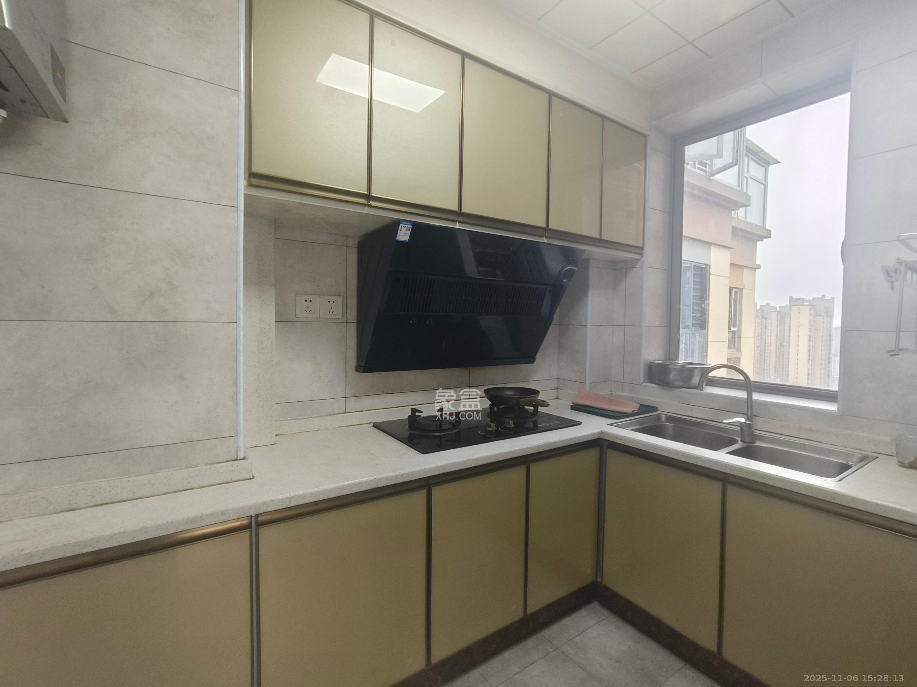 潇湘奥林匹克花园 3室2厅1卫 2400.0元/月 潇湘奥林匹克花园 3室2厅1卫 2400.0元/月室内图