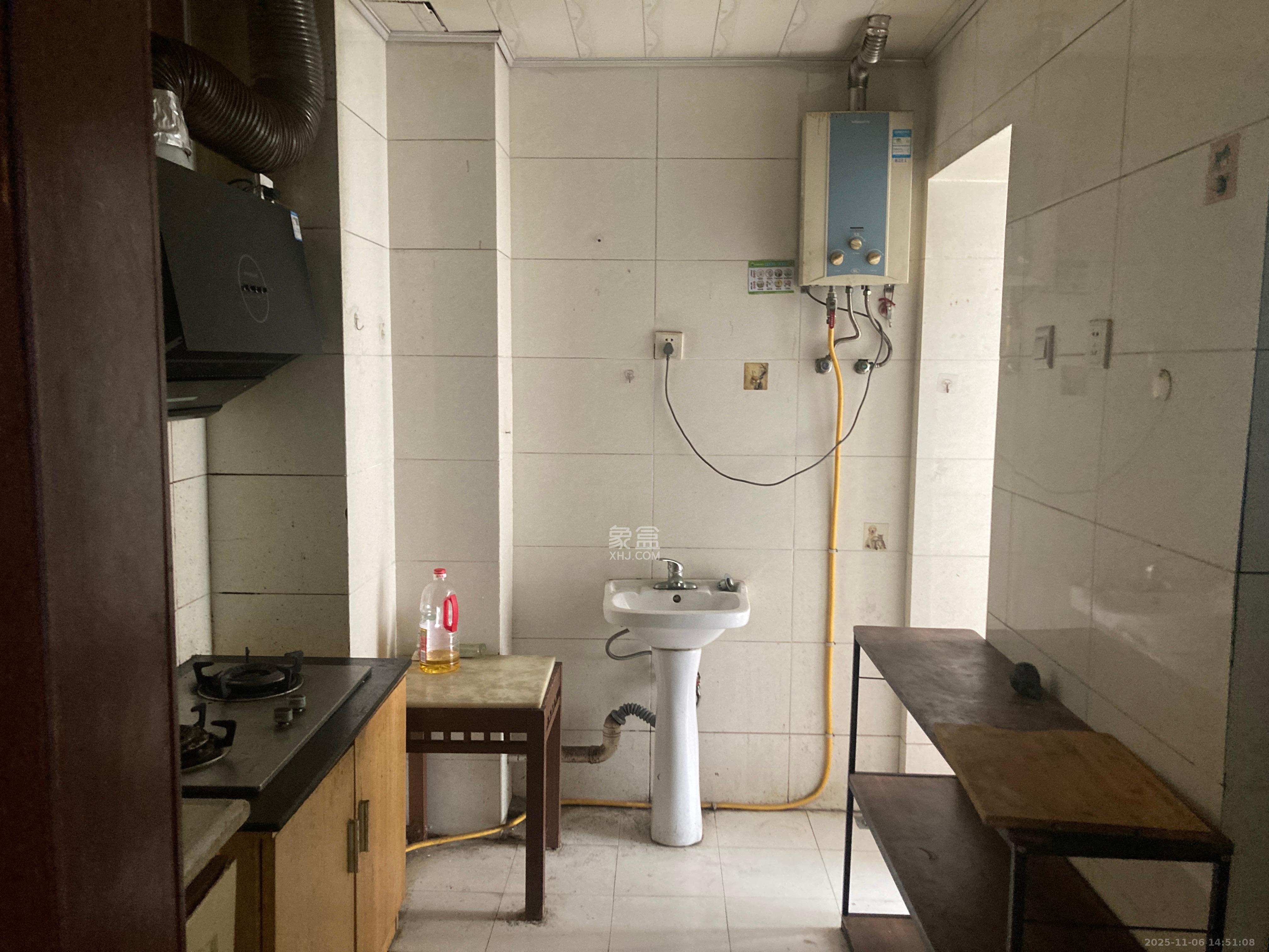 通华天都  1室1厅1卫    1800.0元/月室内图