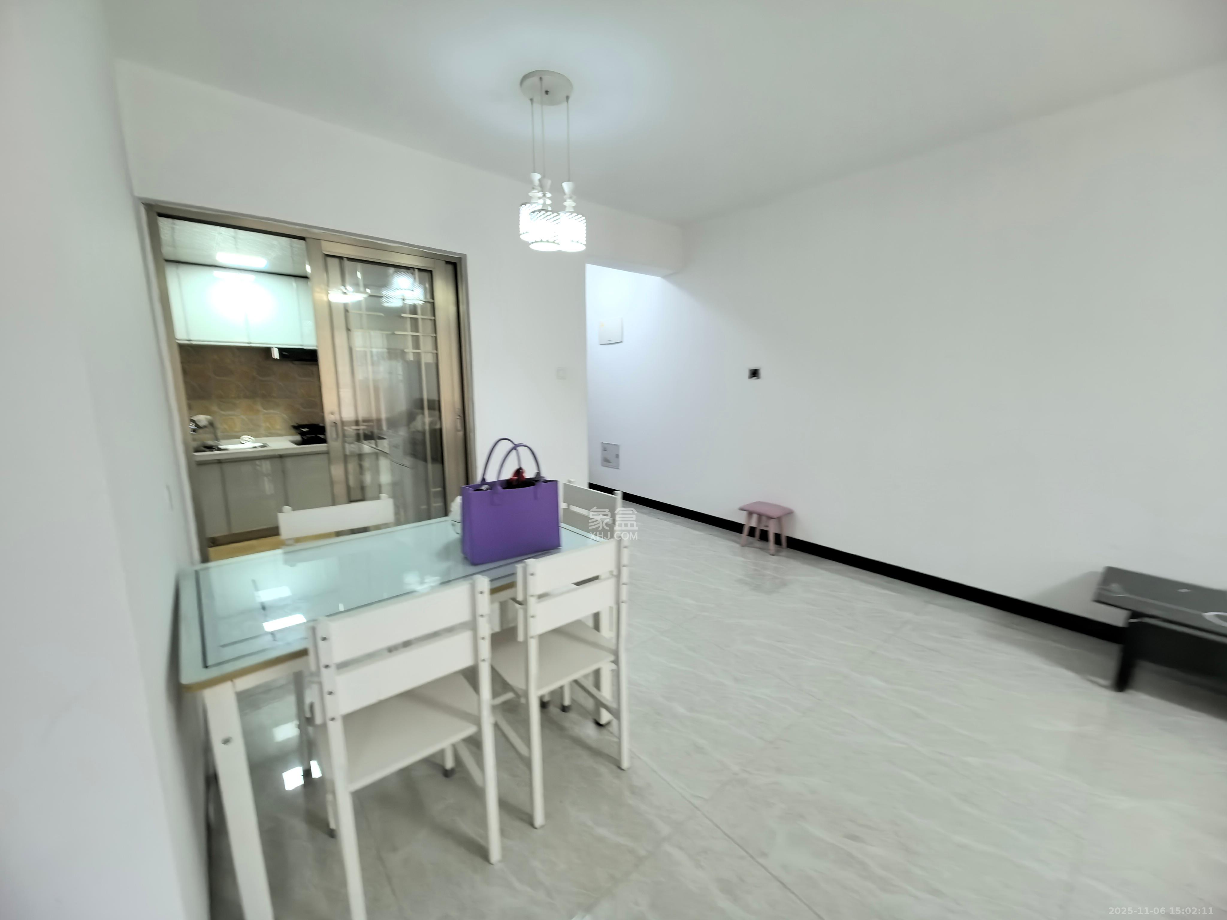 华润凤凰城三期  2室2厅1卫    1800.0元/月室内图