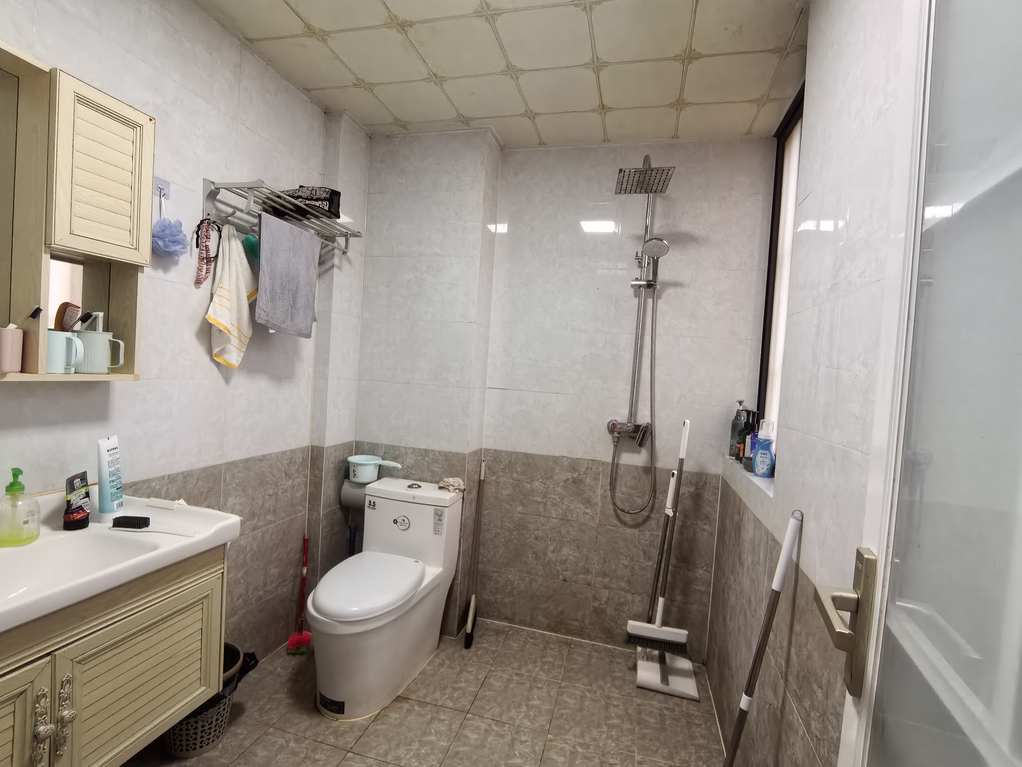 南国中心（琼山区椰航路）  2室2厅1卫    2100.0元/月室内图