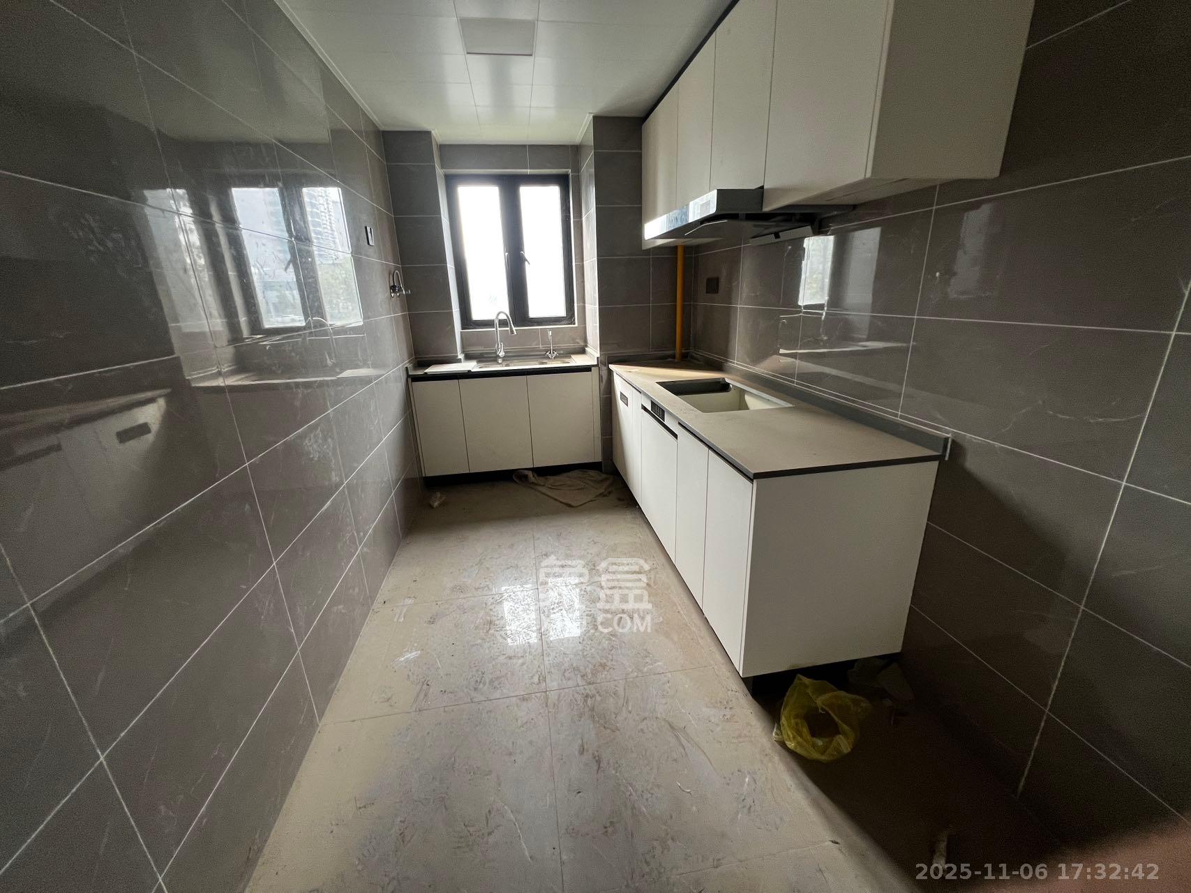 万科天空之境  4室2厅2卫    2000.0元/月室内图