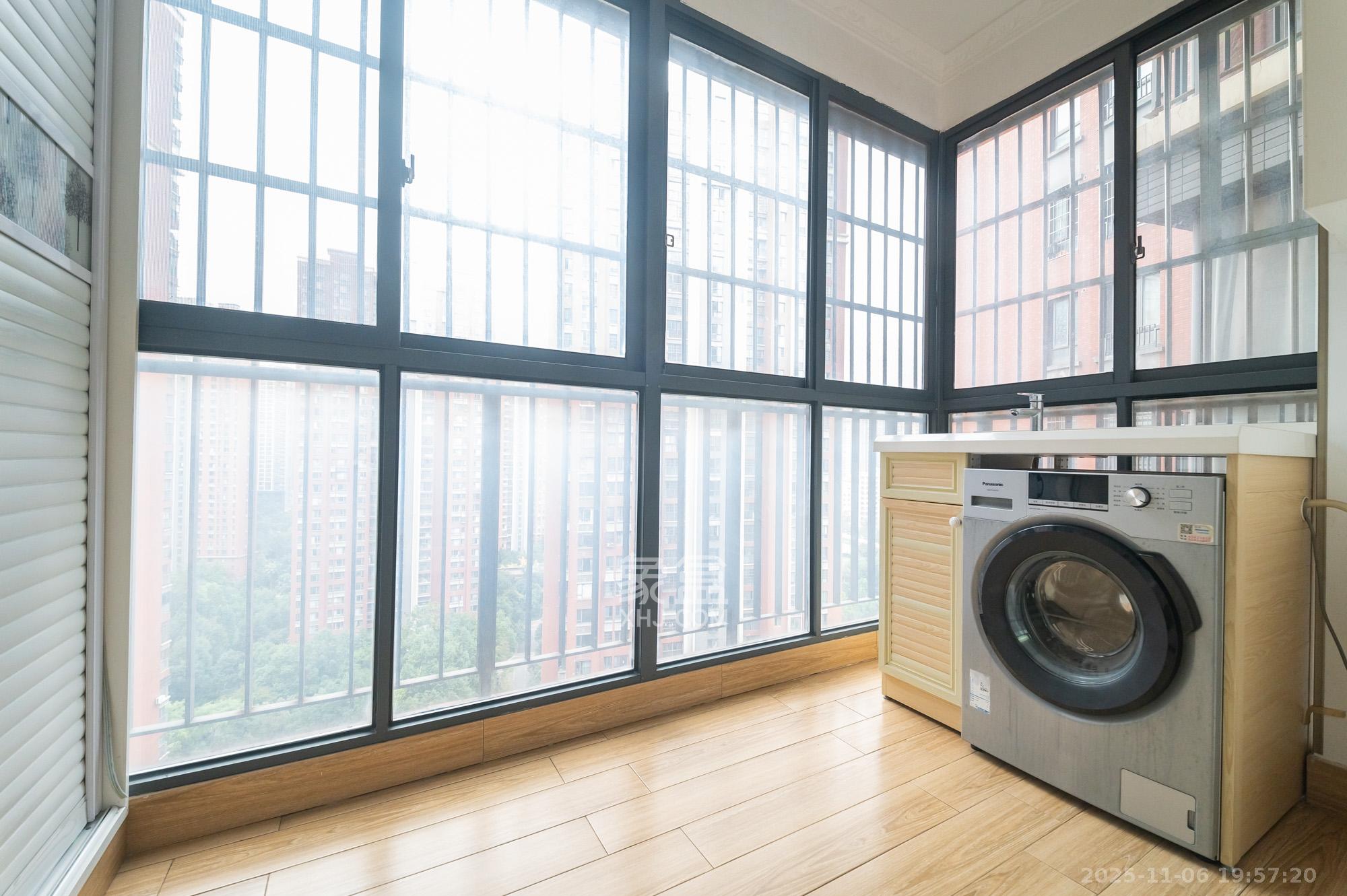 华润凤凰城二期 3室2厅1卫 65.8万 华润凤凰城二期 3室2厅1卫 65.8万阳台