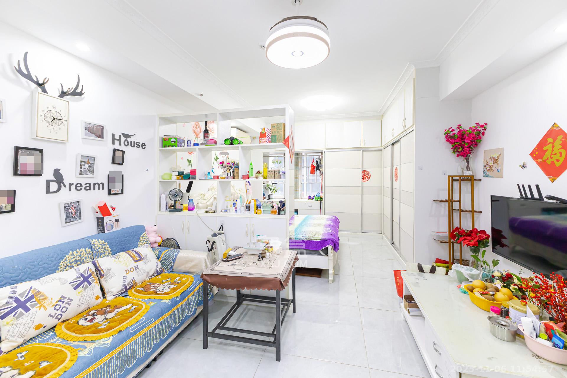 山与墅 1室1厅1卫 31.8万 山与墅 1室1厅1卫 31.8万客厅